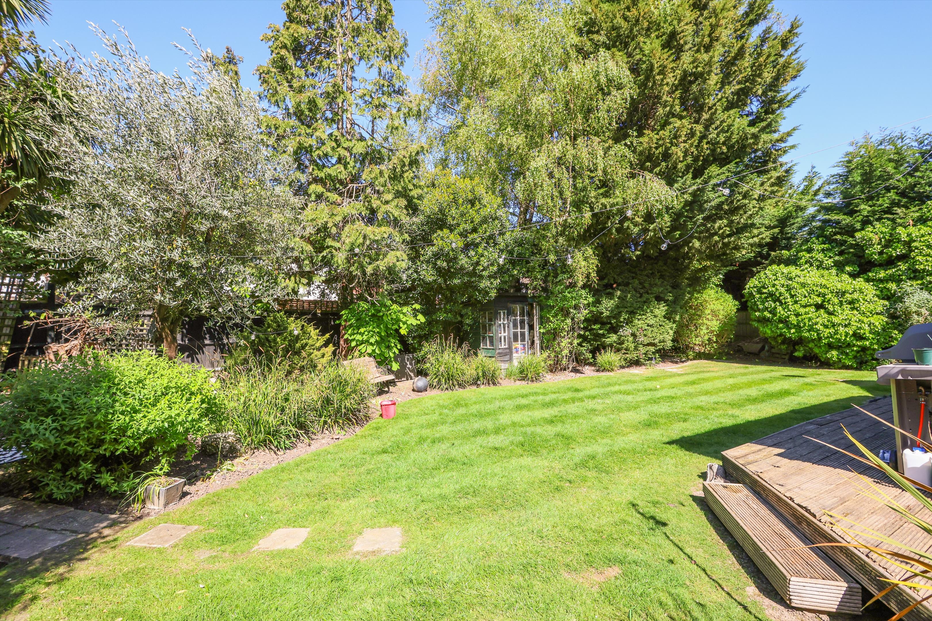 Drakes Close, Esher, Surrey, KT10