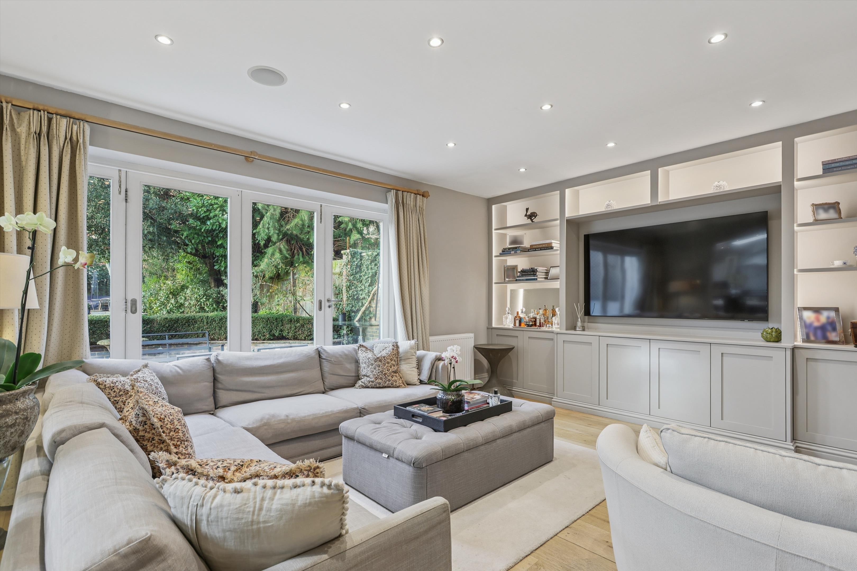 Littleworth Avenue, Esher, Surrey, KT10