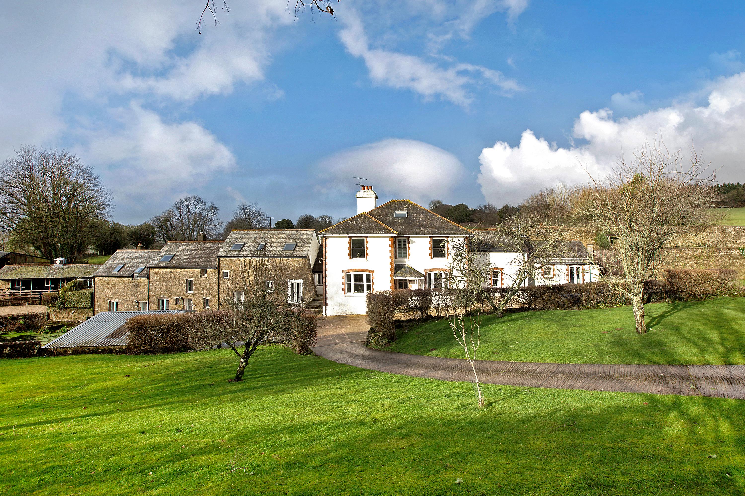 Lustleigh, Bovey Tracey, Devon TQ13