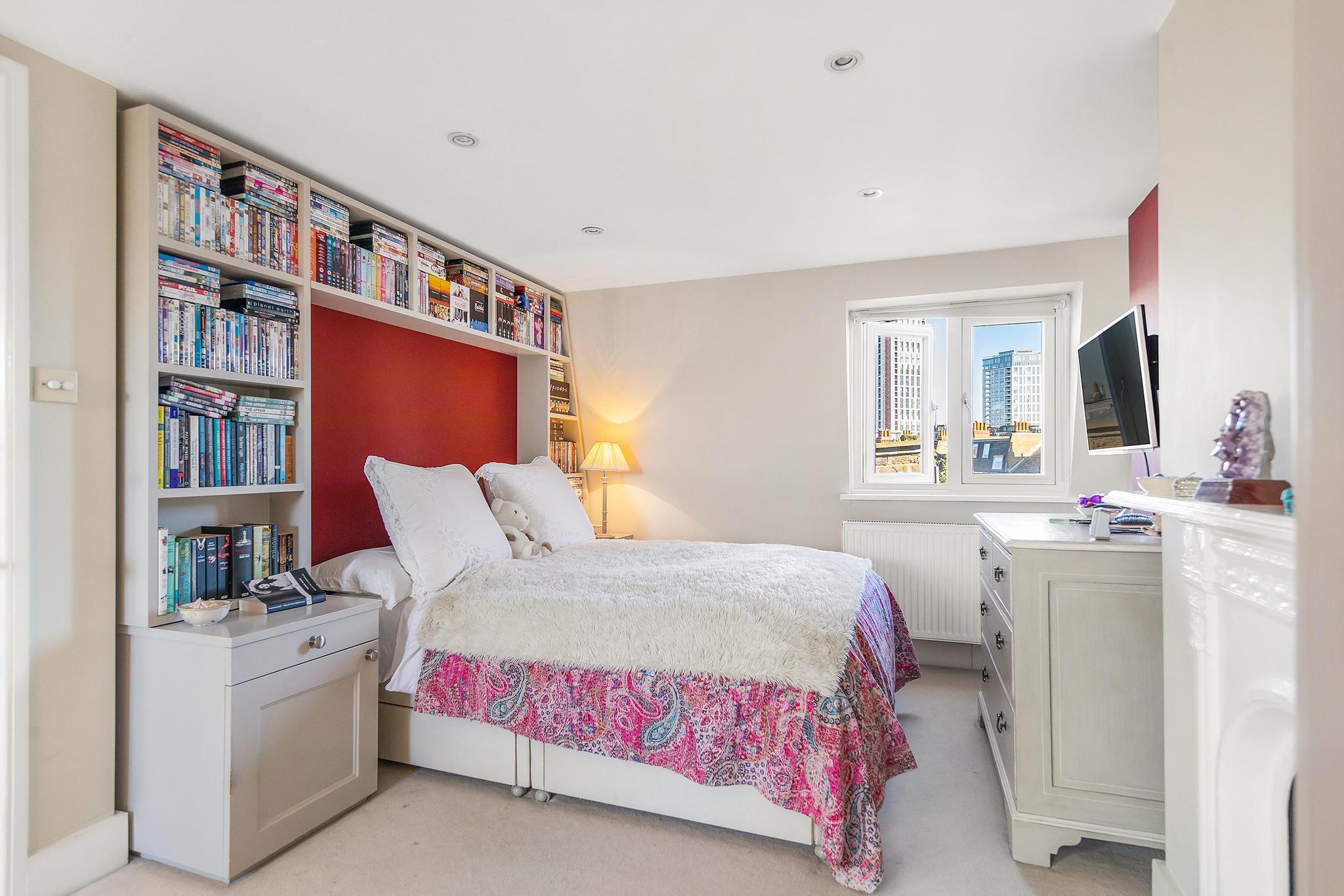 Acfold Road,  London, SW6