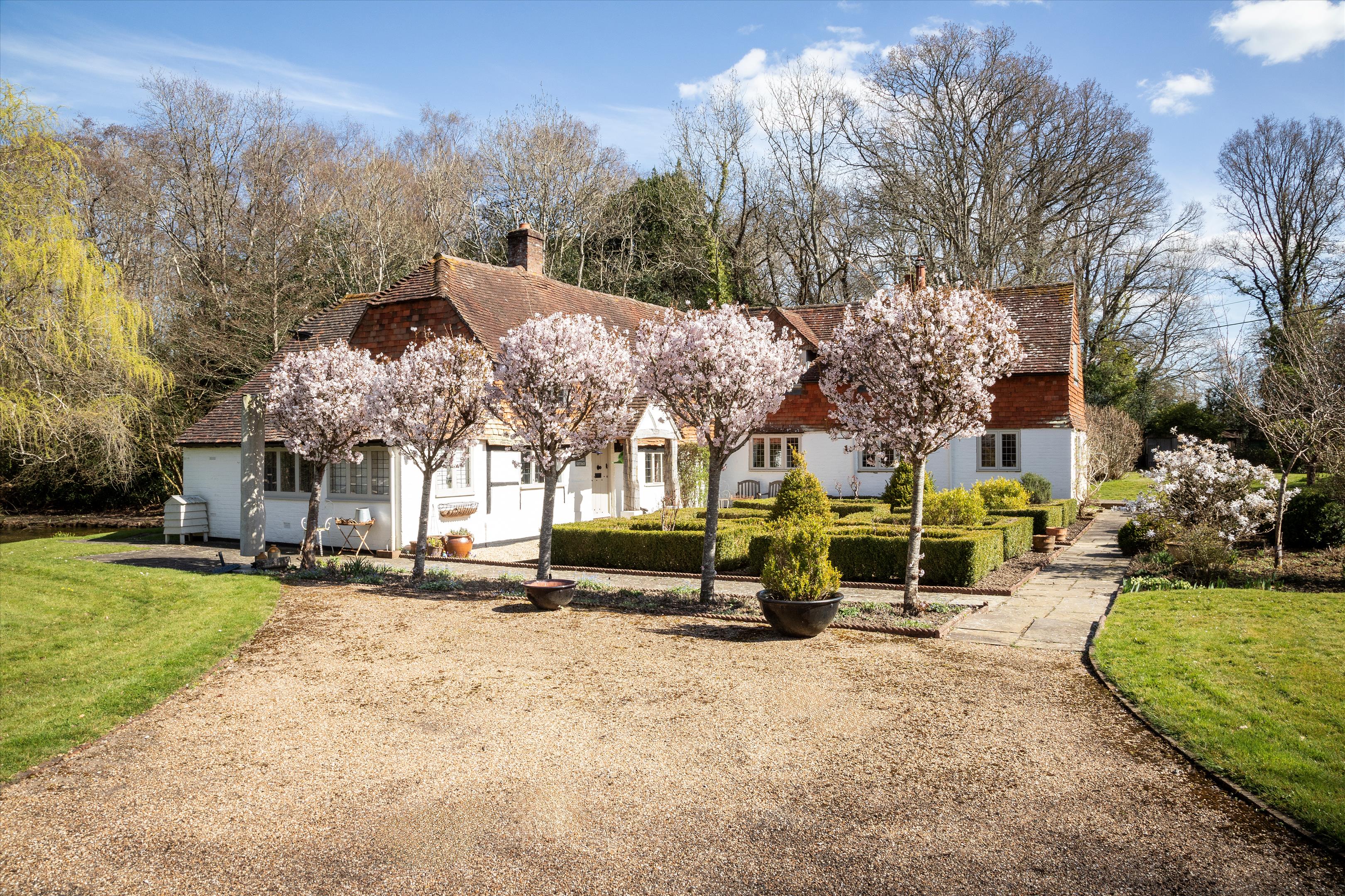 Pickhurst Road, Chiddingfold, Godalming, Surrey GU8