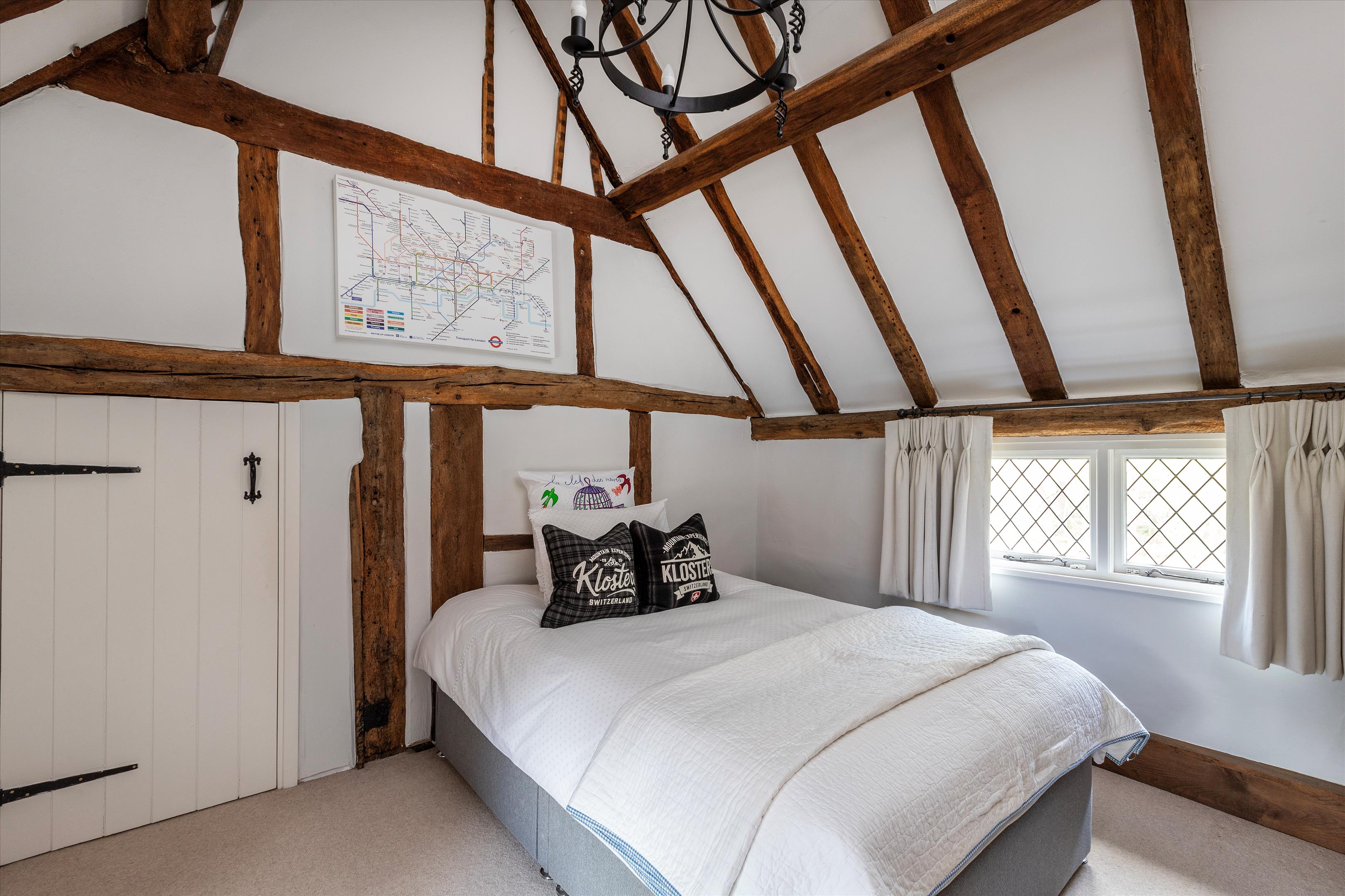 Pickhurst Road, Chiddingfold, Godalming, Surrey GU8