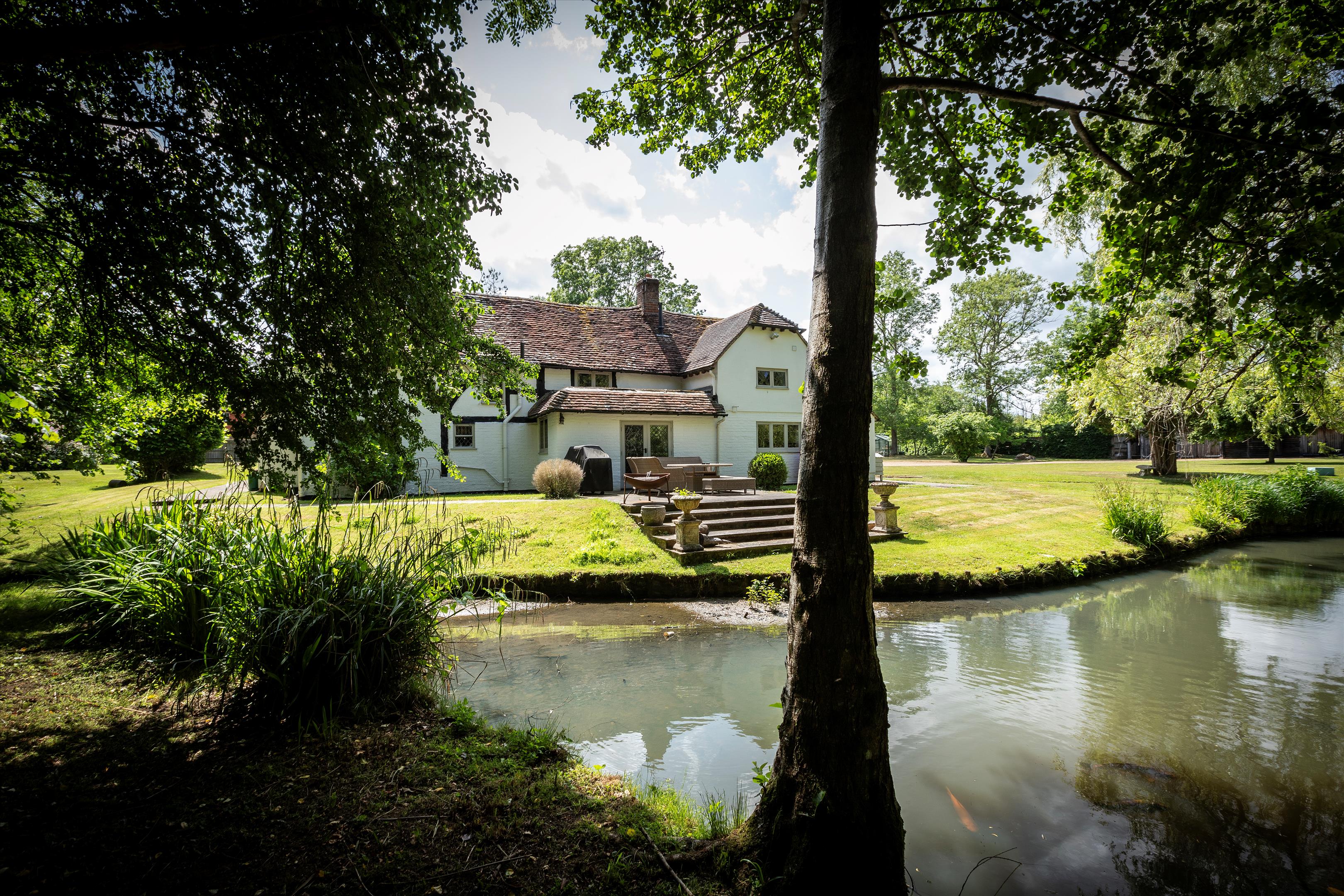 Pickhurst Road, Chiddingfold, Godalming, Surrey GU8