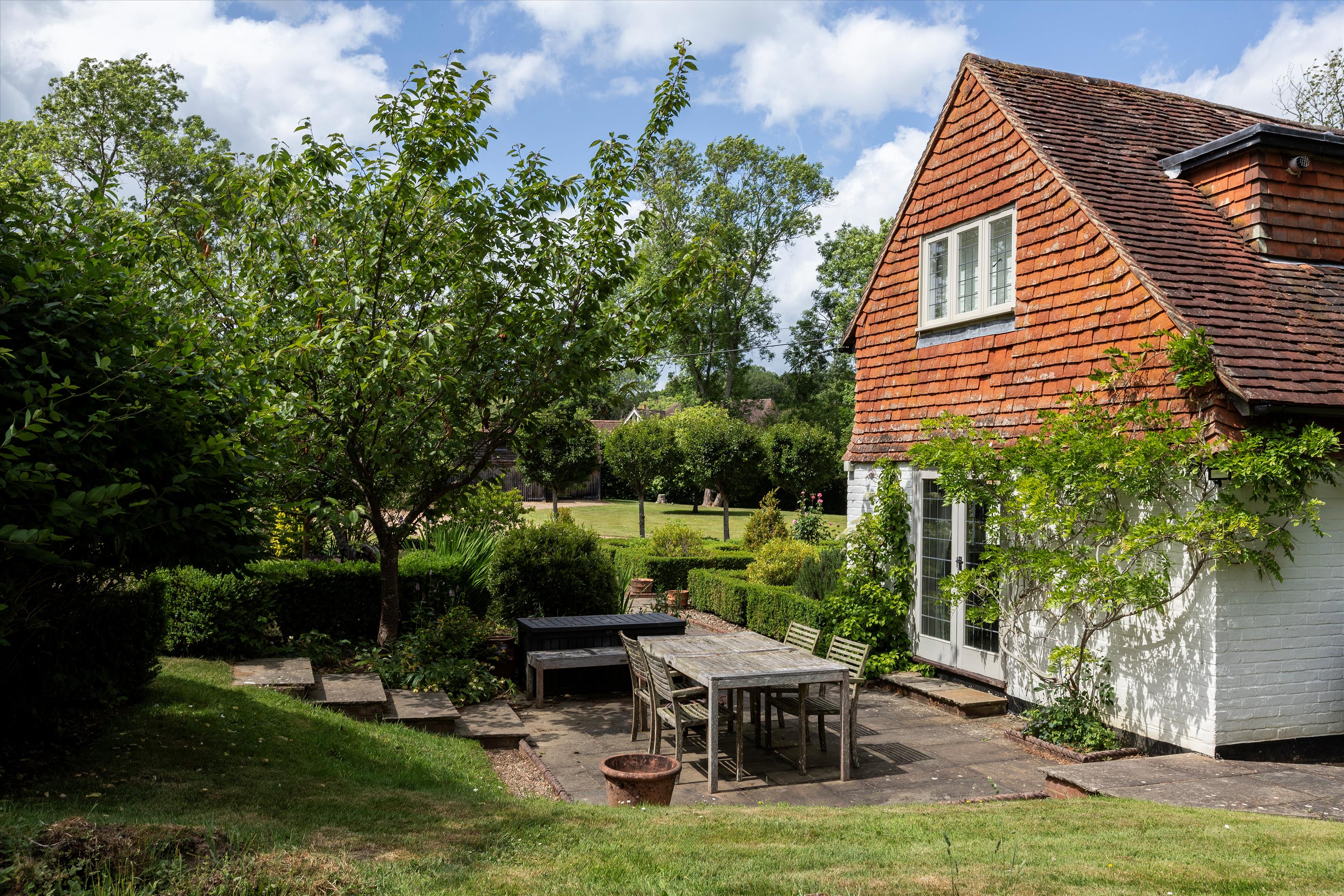 Pickhurst Road, Chiddingfold, Godalming, Surrey GU8