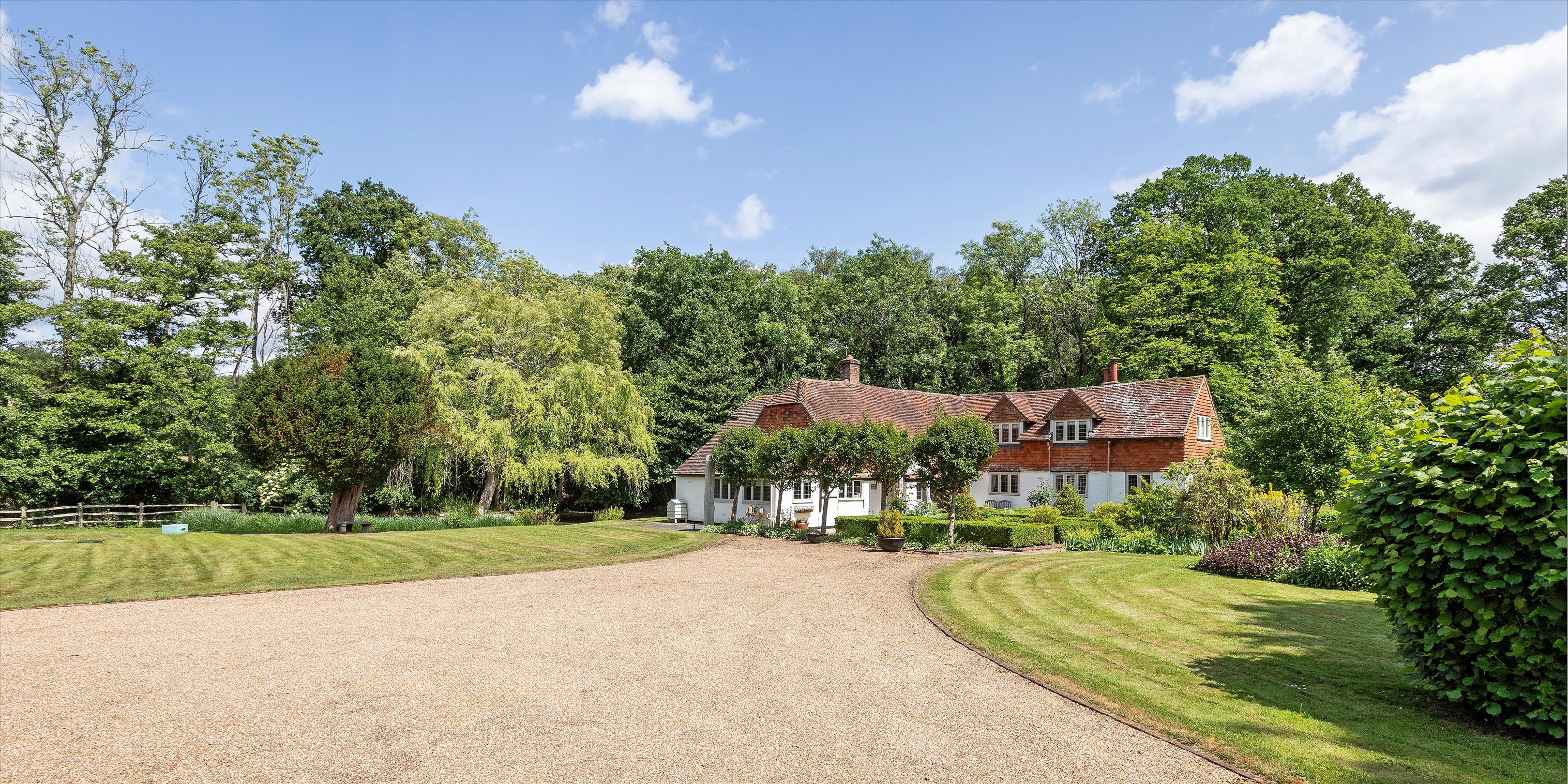 Pickhurst Road, Chiddingfold, Godalming, Surrey GU8