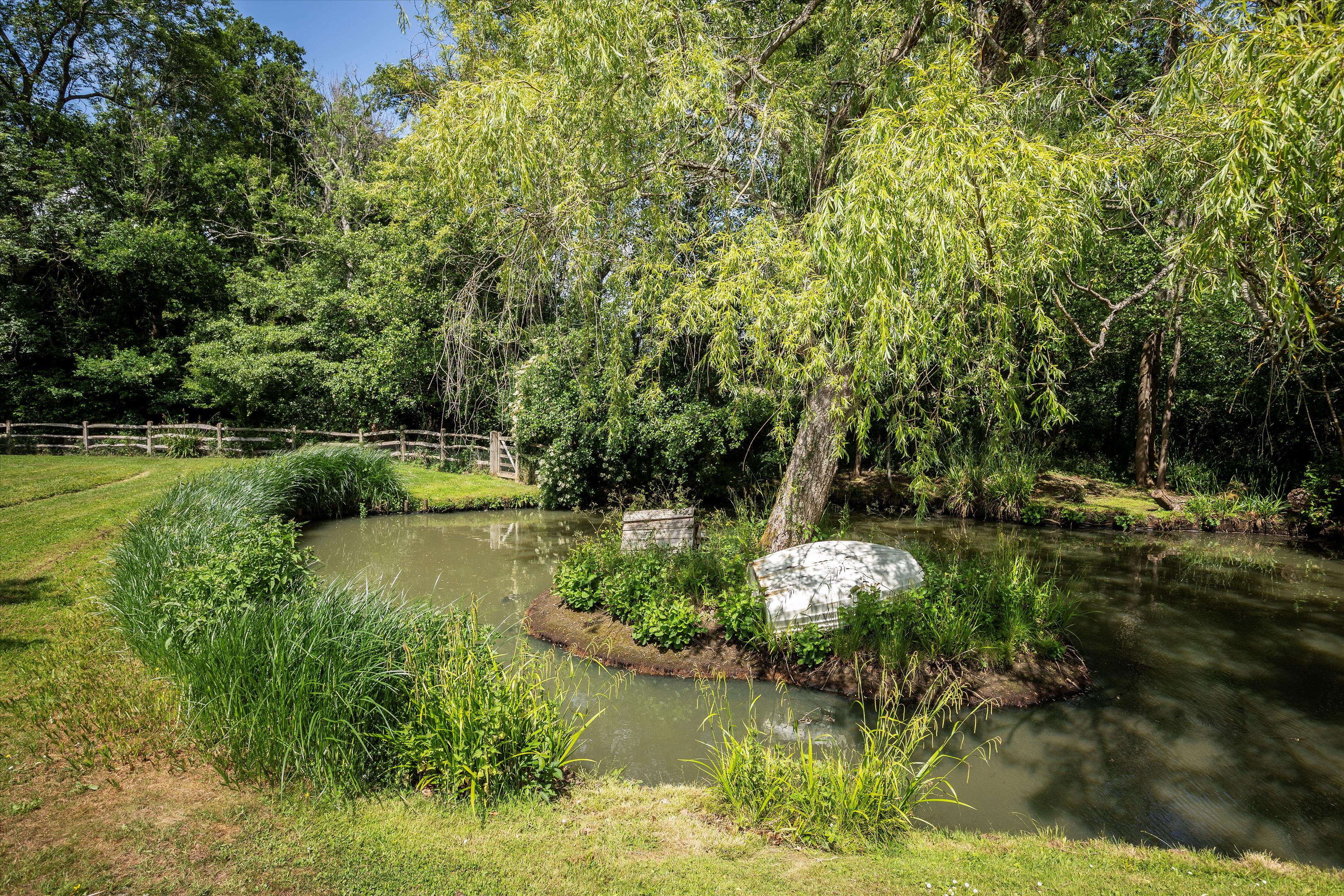 Pickhurst Road, Chiddingfold, Godalming, Surrey GU8
