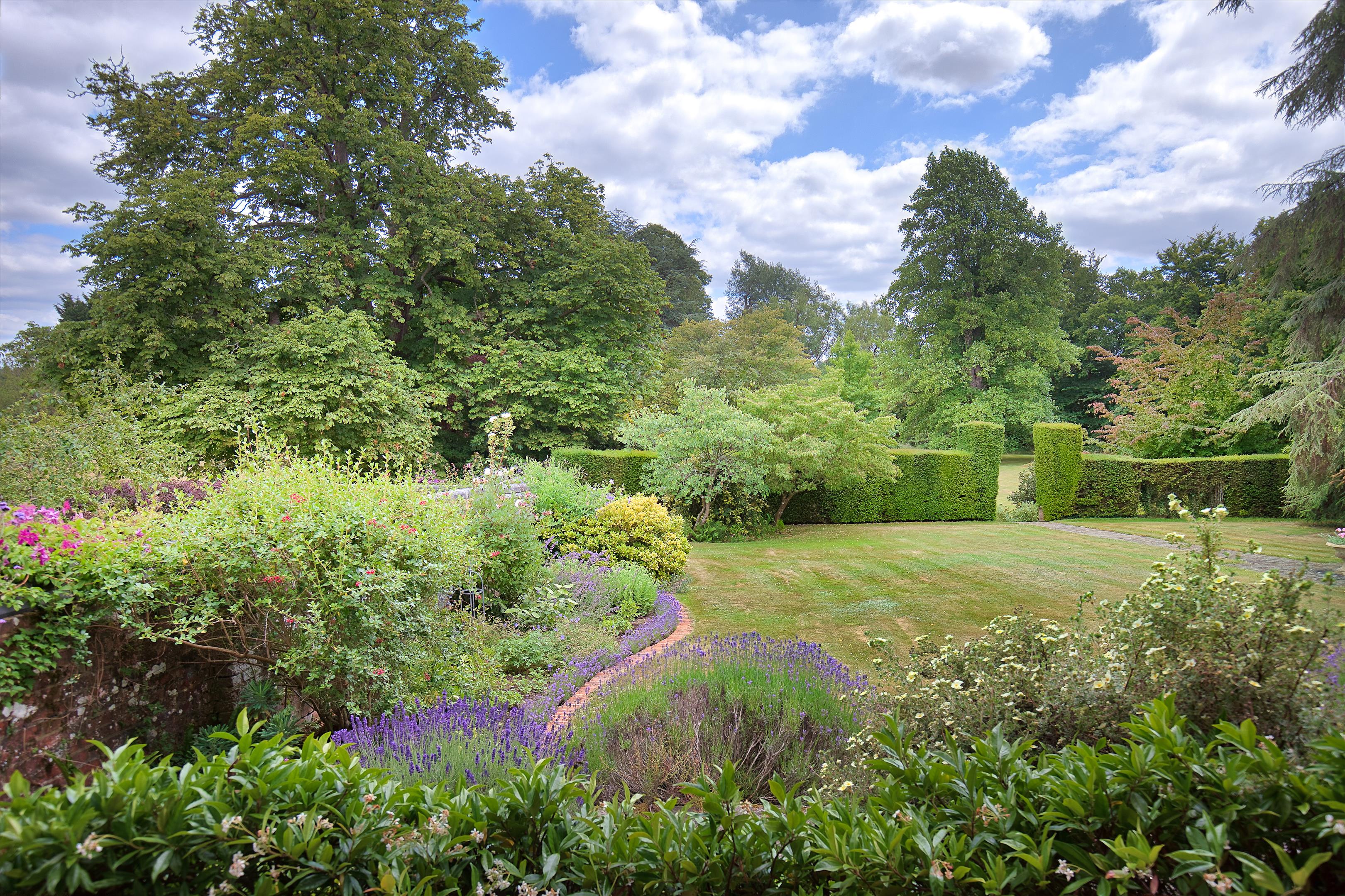 Runwick, Farnham, Surrey, GU10