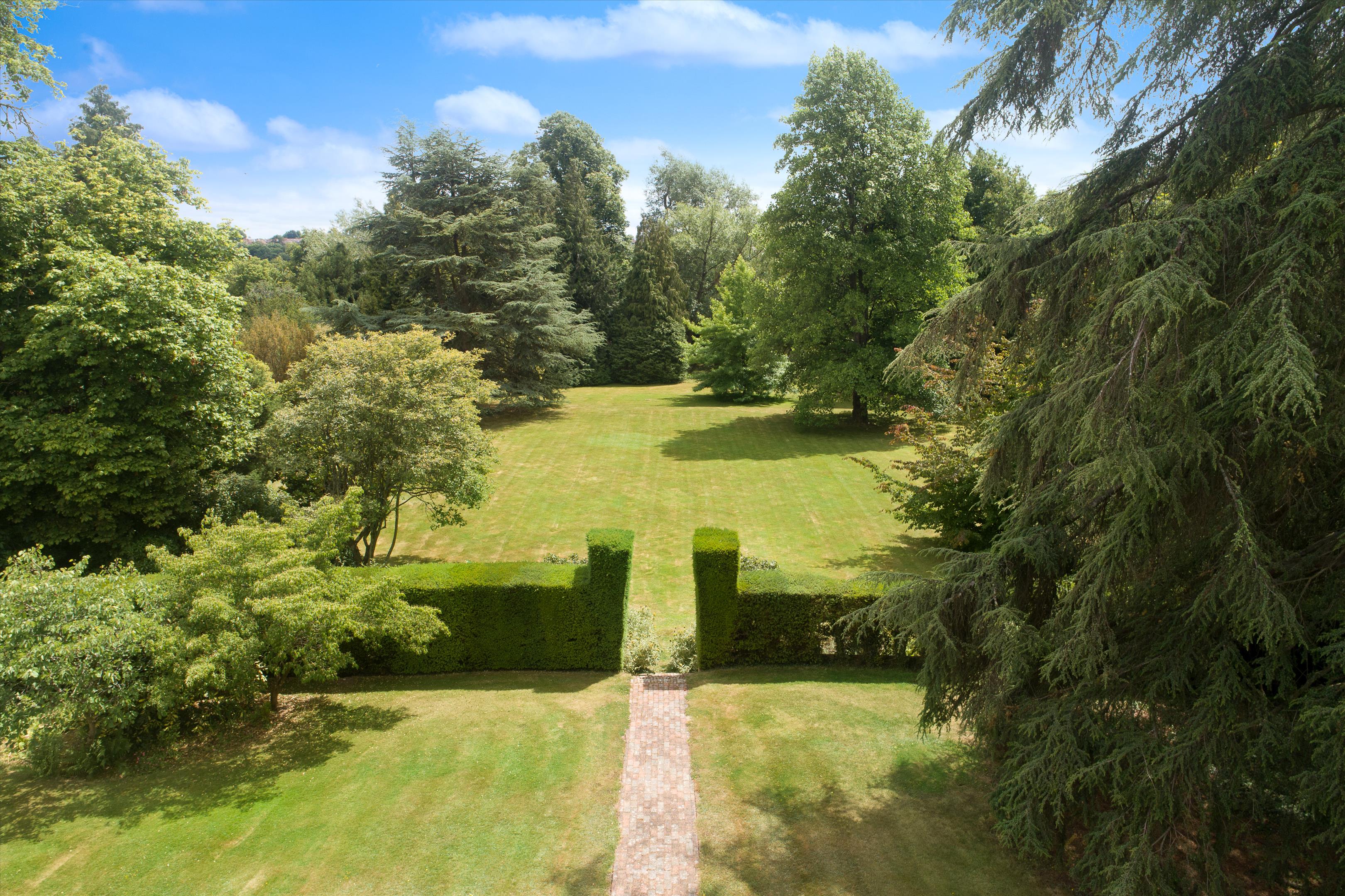 Runwick, Farnham, Surrey, GU10