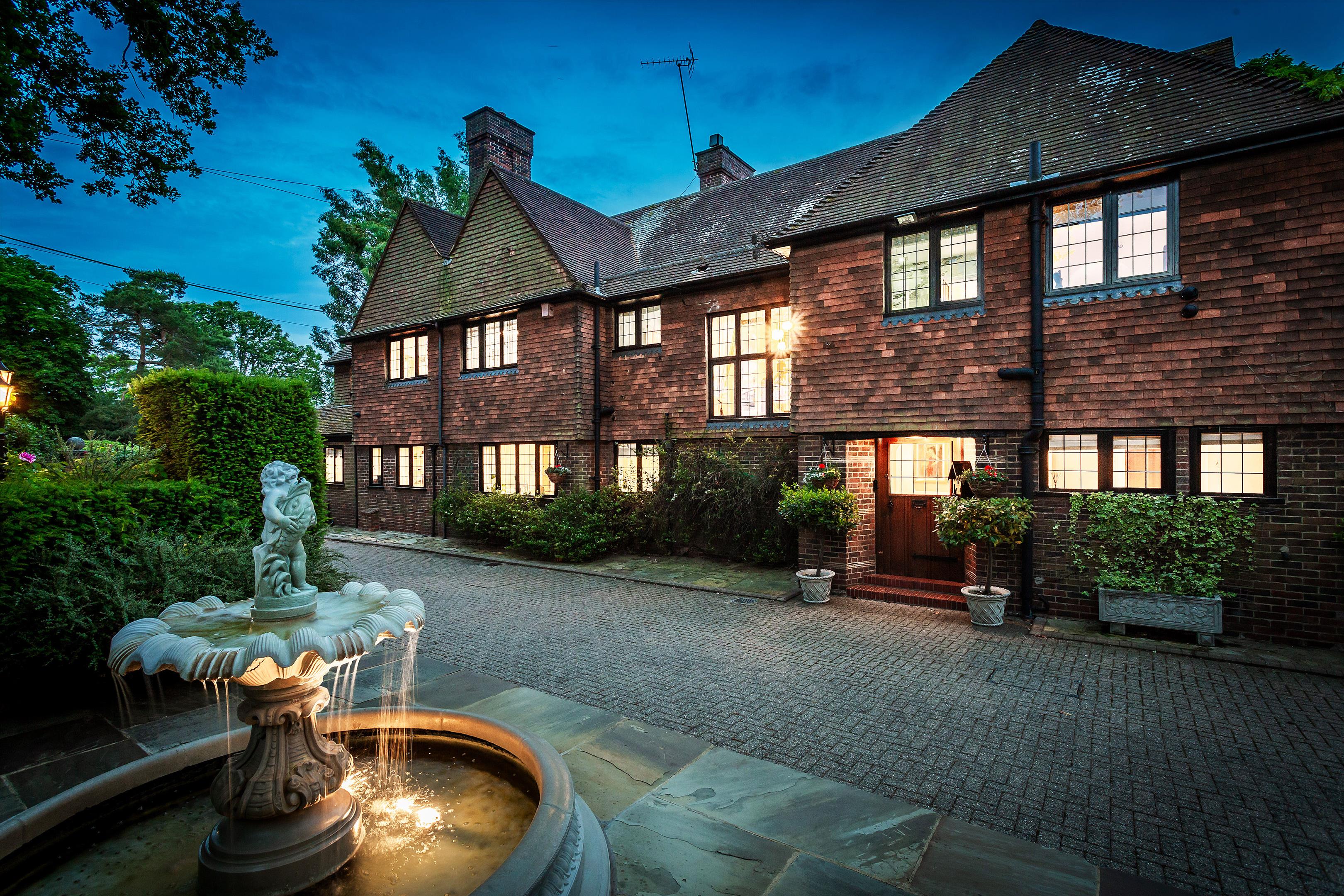 Burdenshot Hill, Worplesdon, Guildford, Surrey GU3 3RL