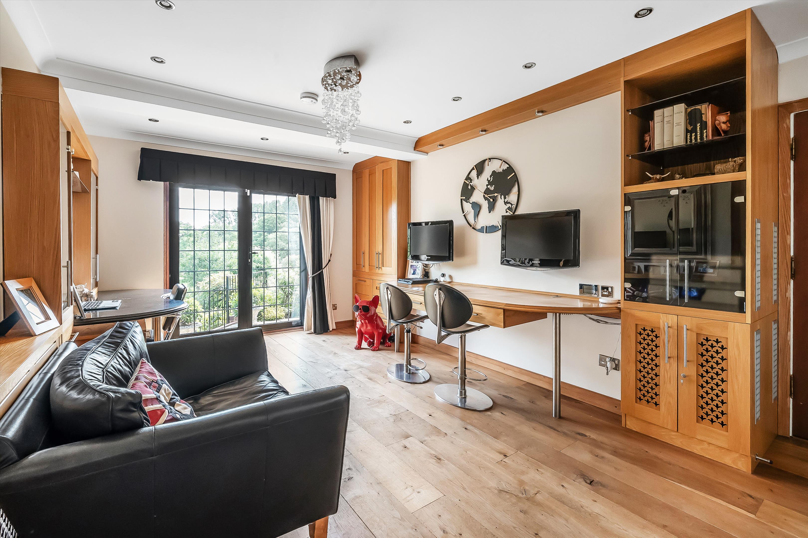 Burdenshot Hill, Worplesdon, Guildford, Surrey GU3 3RL