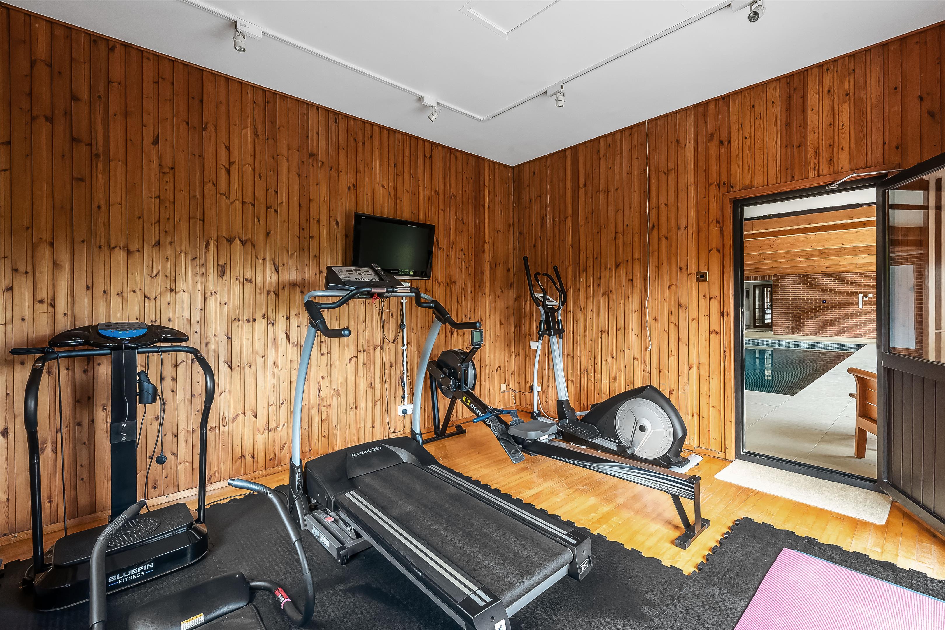 Burdenshot Hill, Worplesdon, Guildford, Surrey GU3 3RL