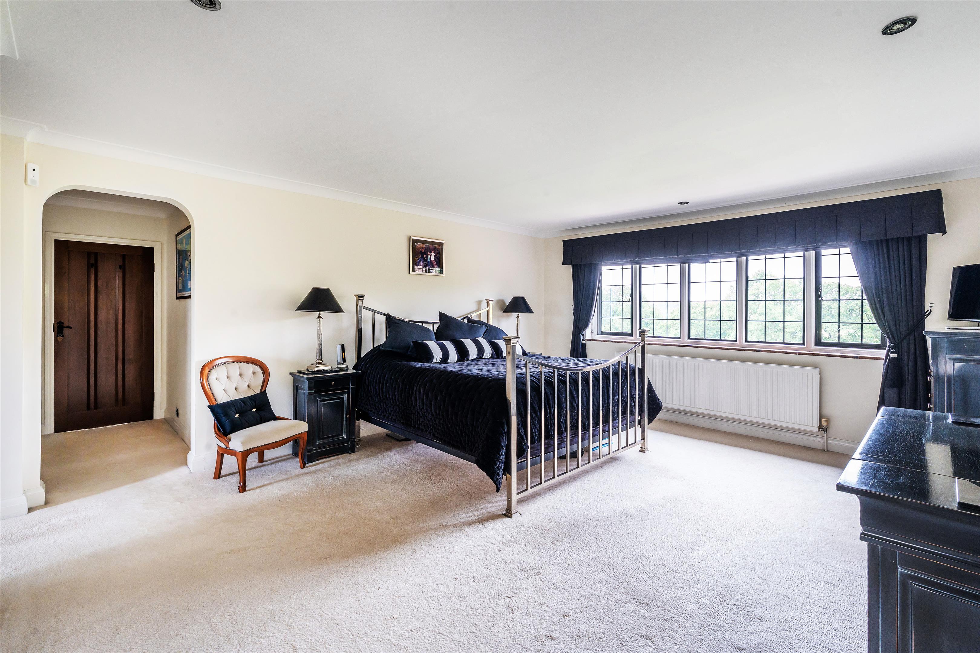 Burdenshot Hill, Worplesdon, Guildford, Surrey GU3 3RL