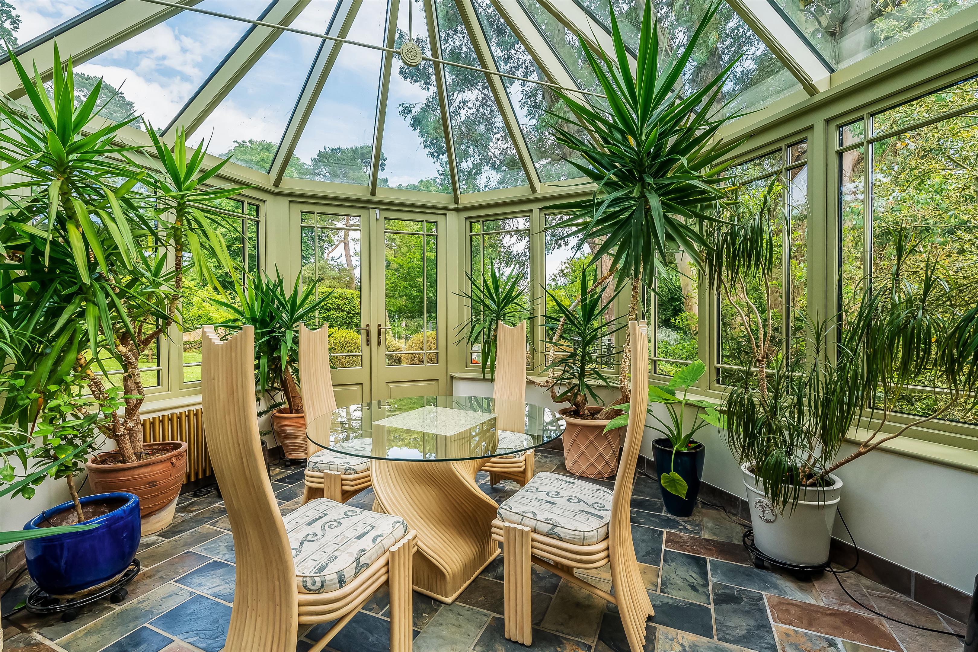 Burdenshot Hill, Worplesdon, Guildford, Surrey GU3 3RL