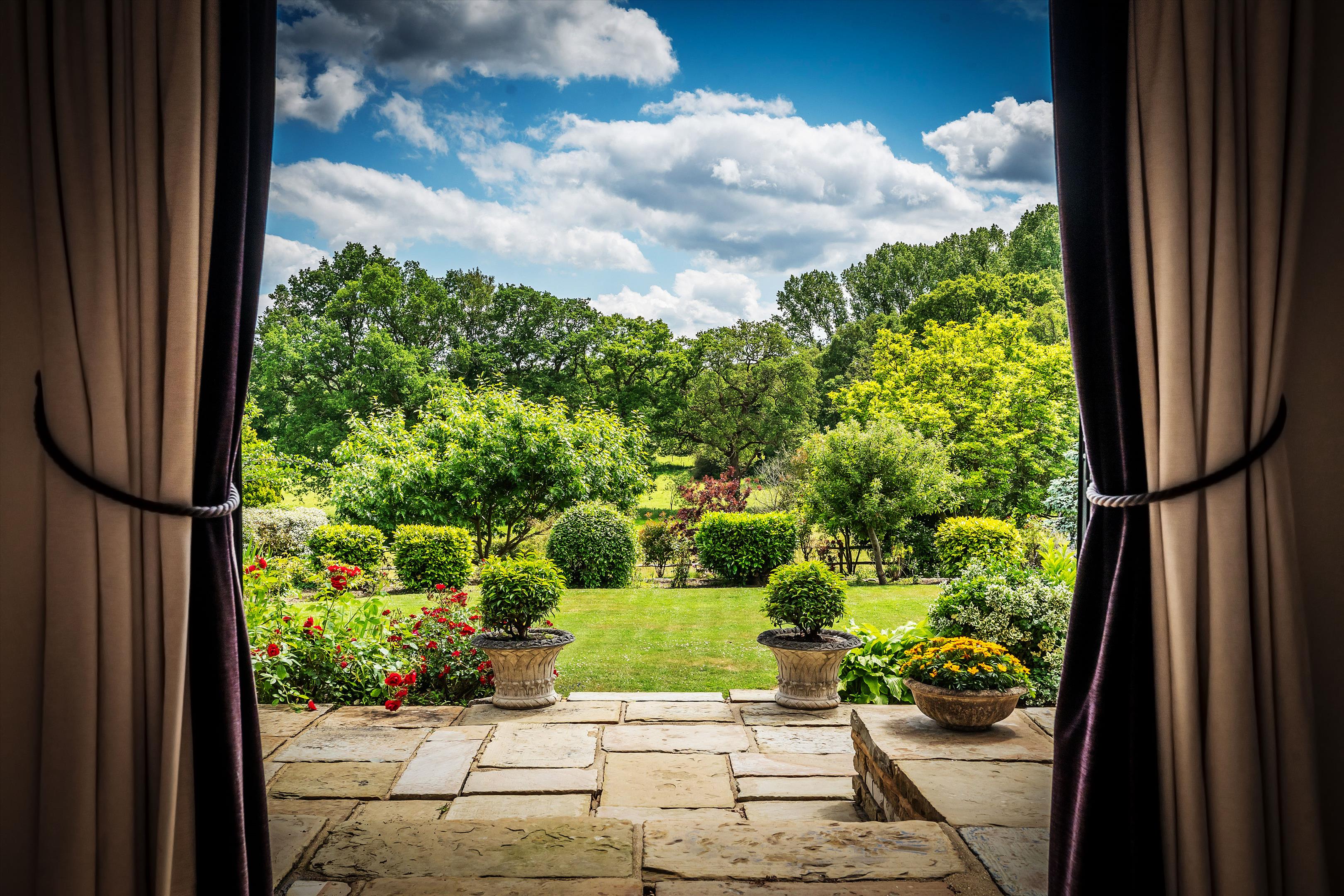 Burdenshot Hill, Worplesdon, Guildford, Surrey GU3 3RL