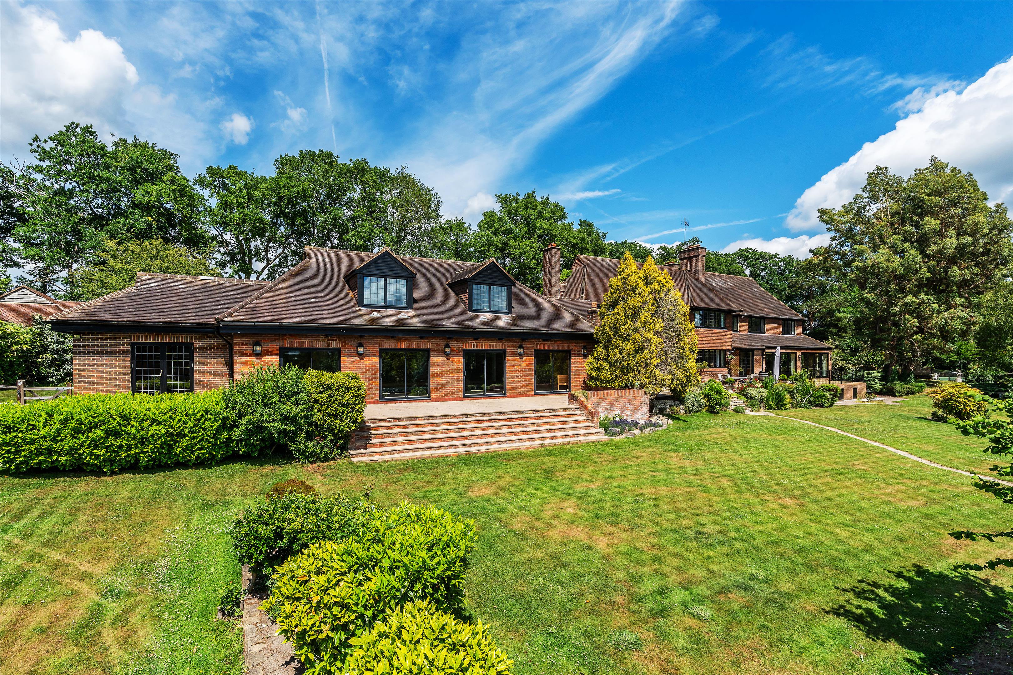 Burdenshot Hill, Worplesdon, Guildford, Surrey GU3 3RL