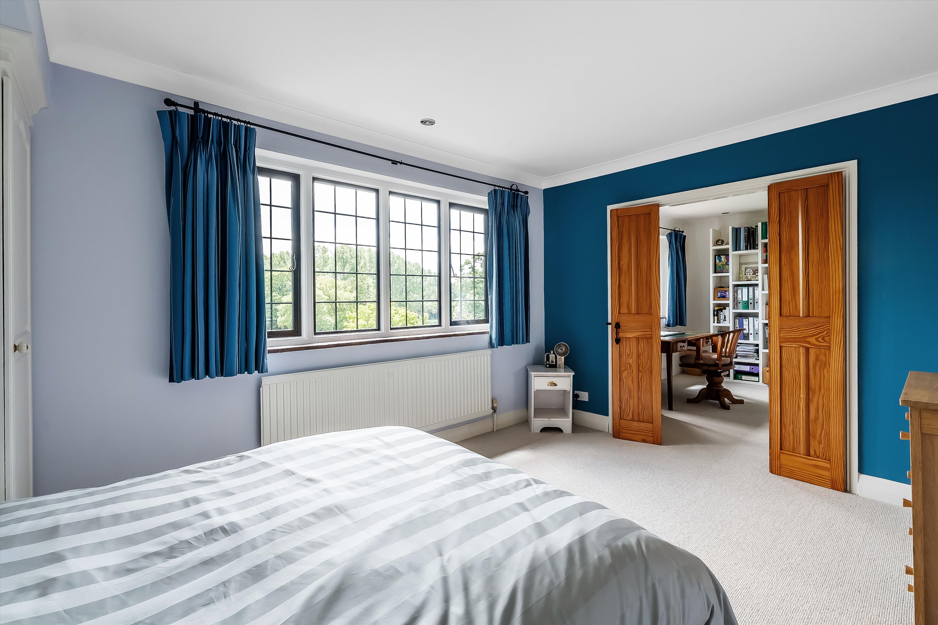 Burdenshot Hill, Worplesdon, Guildford, Surrey GU3 3RL