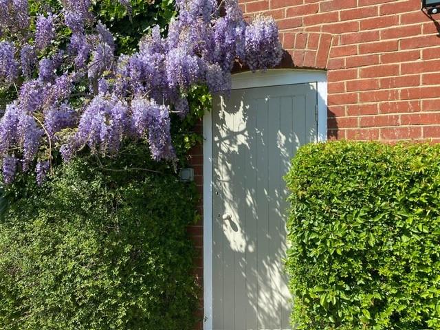 Green Lane, West Clandon, Guildford, Surrey GU4 7UR.