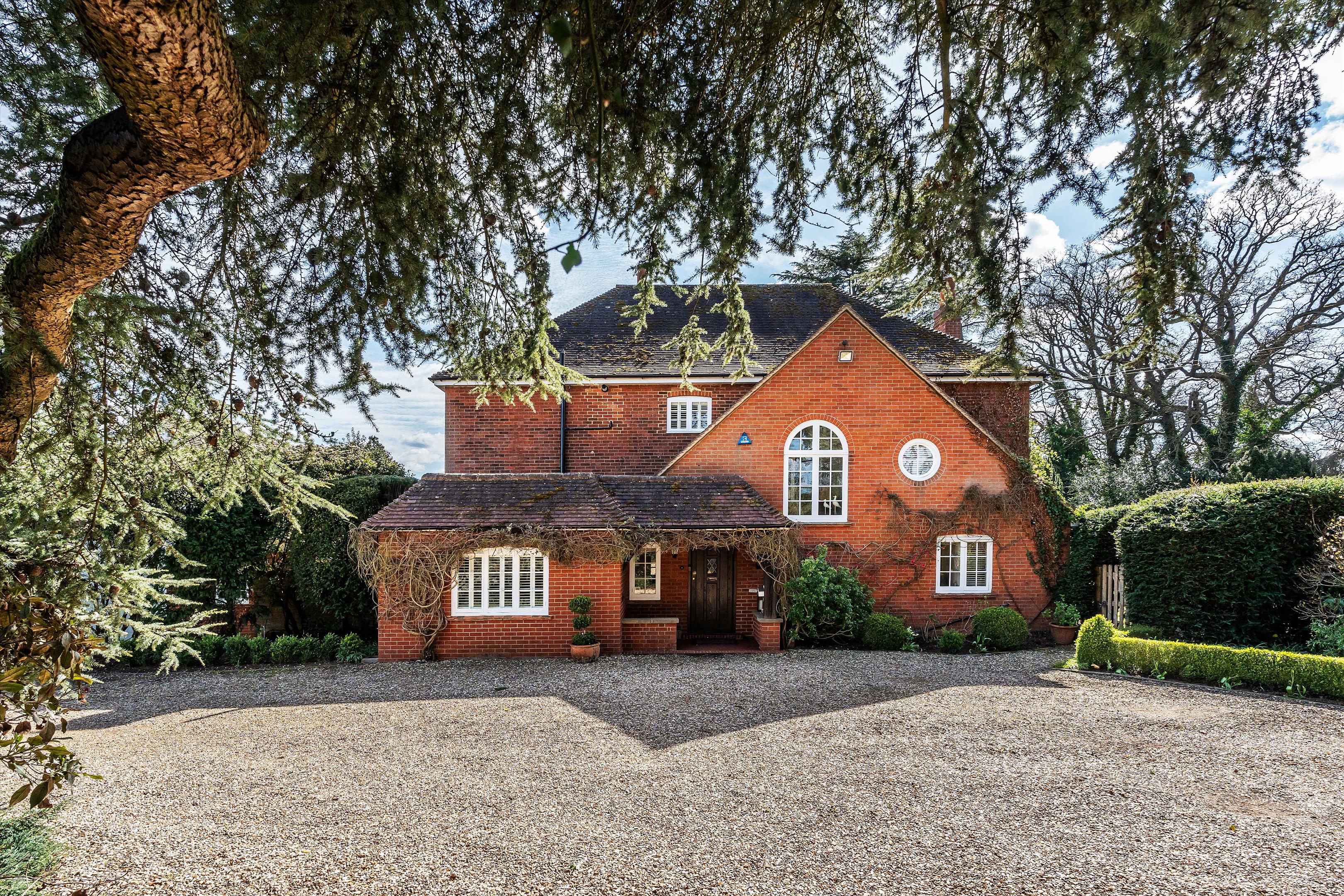 Green Lane, West Clandon, Guildford, Surrey GU4 7UR.