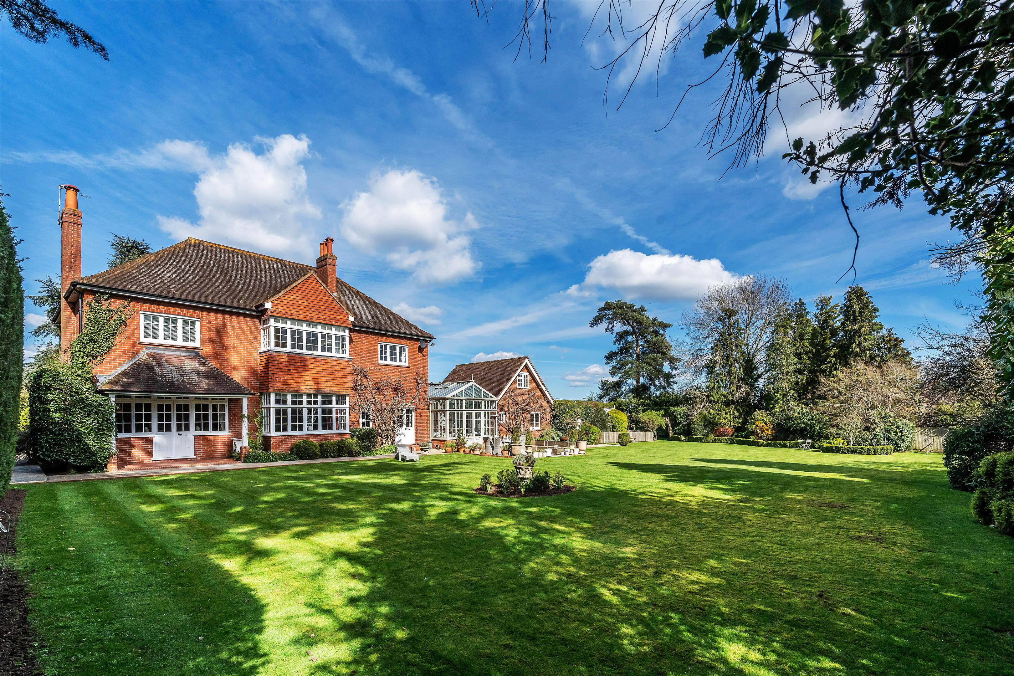 Green Lane, West Clandon, Guildford, Surrey GU4 7UR.