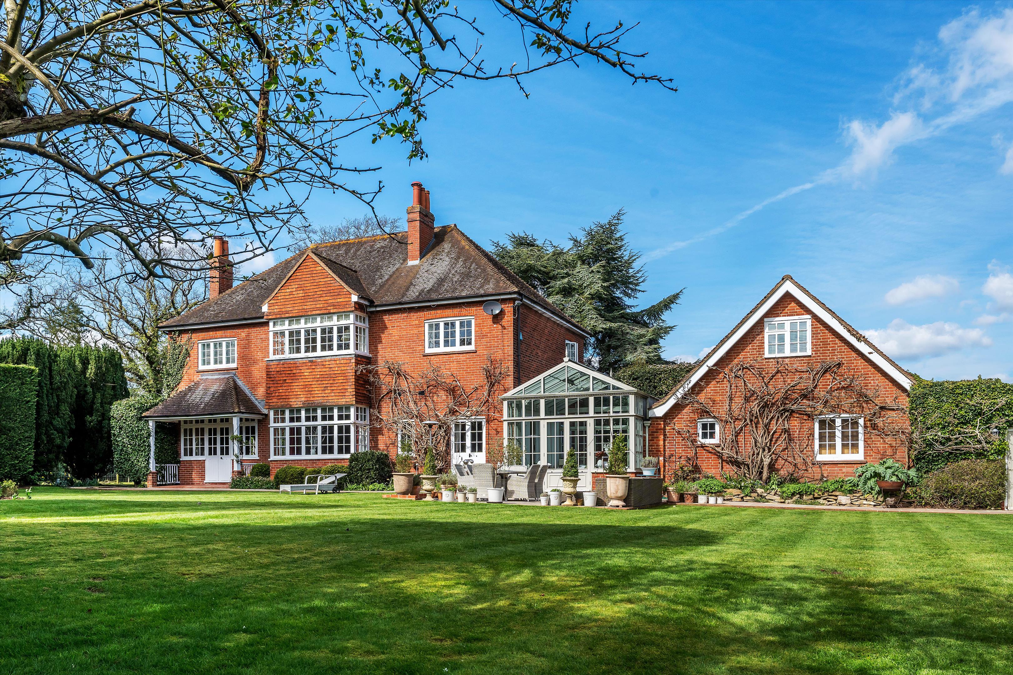 Green Lane, West Clandon, Guildford, Surrey GU4 7UR.