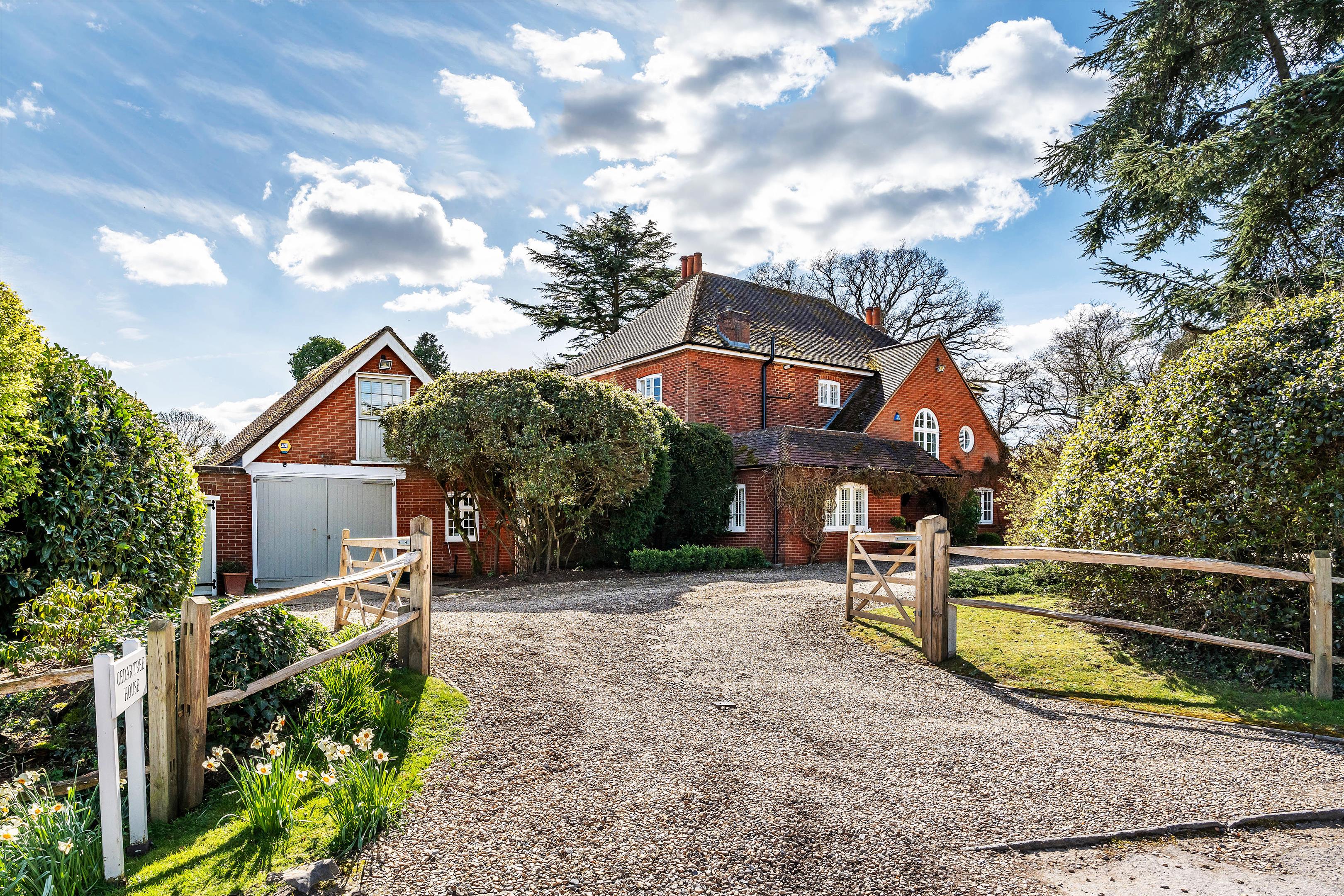 Green Lane, West Clandon, Guildford, Surrey GU4 7UR.