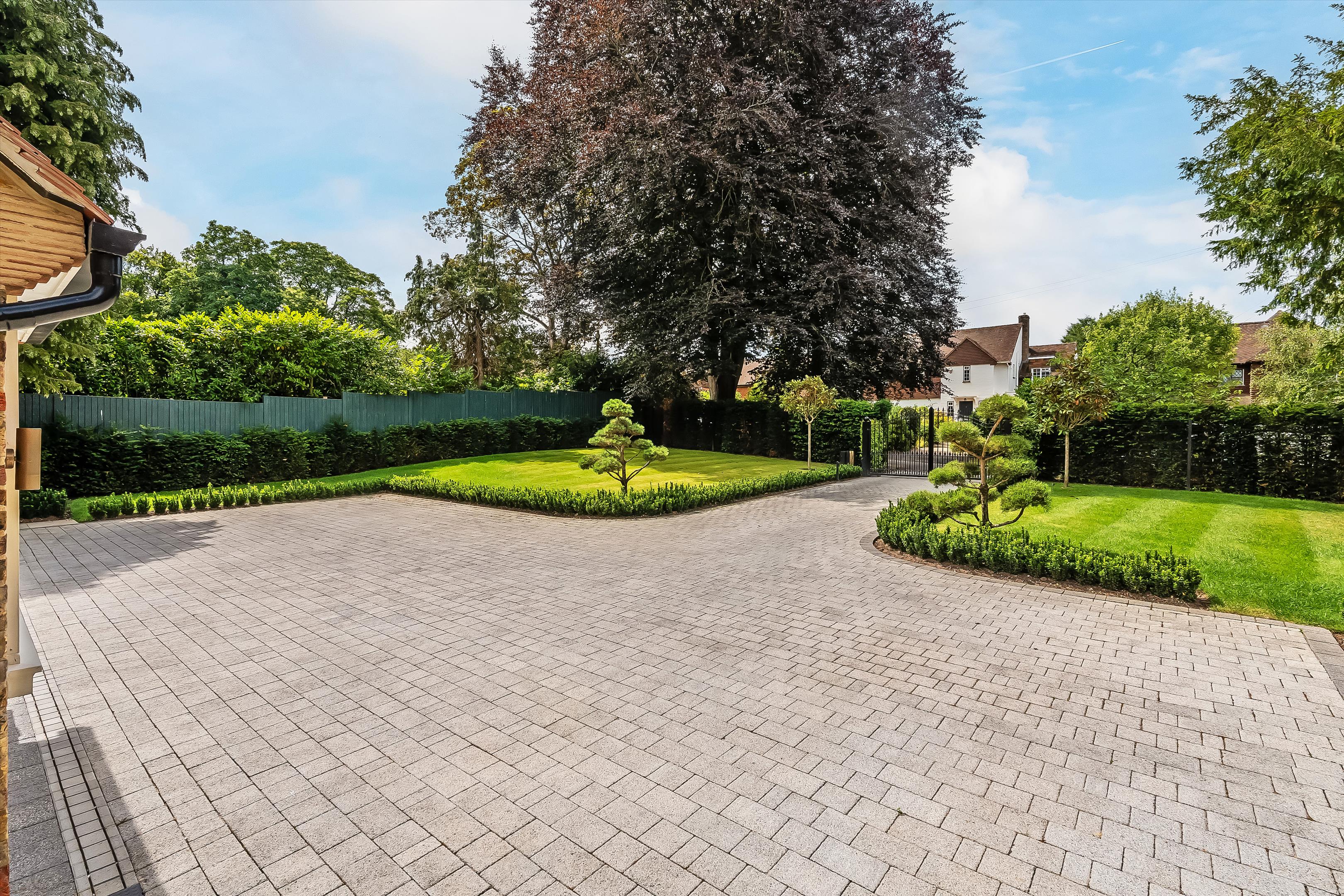 Broadwater Rise, Guildford, Surrey, GU1