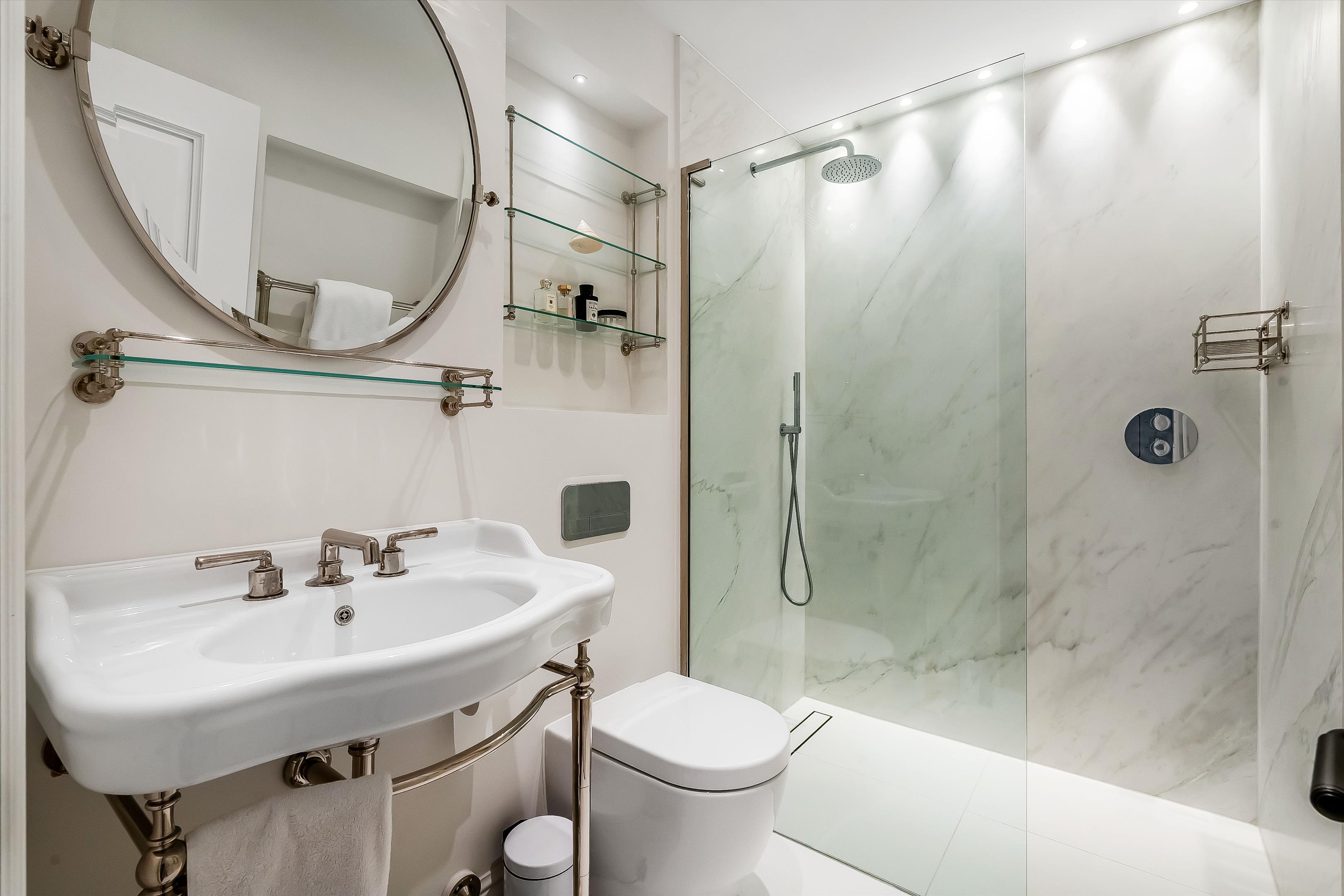 Broadwater Rise, Guildford, Surrey, GU1