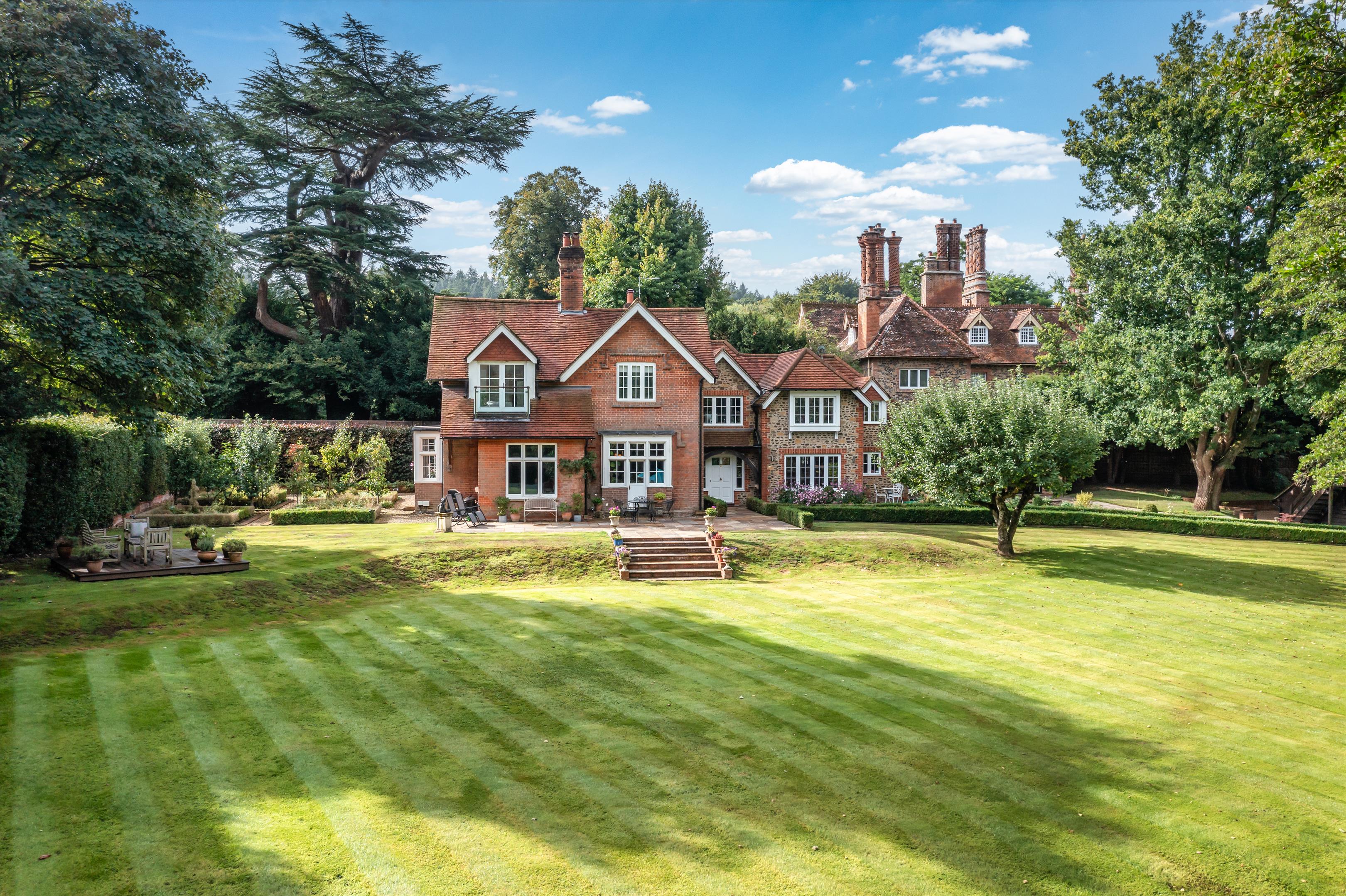 The Street, Albury, Guildford, Surrey GU5
