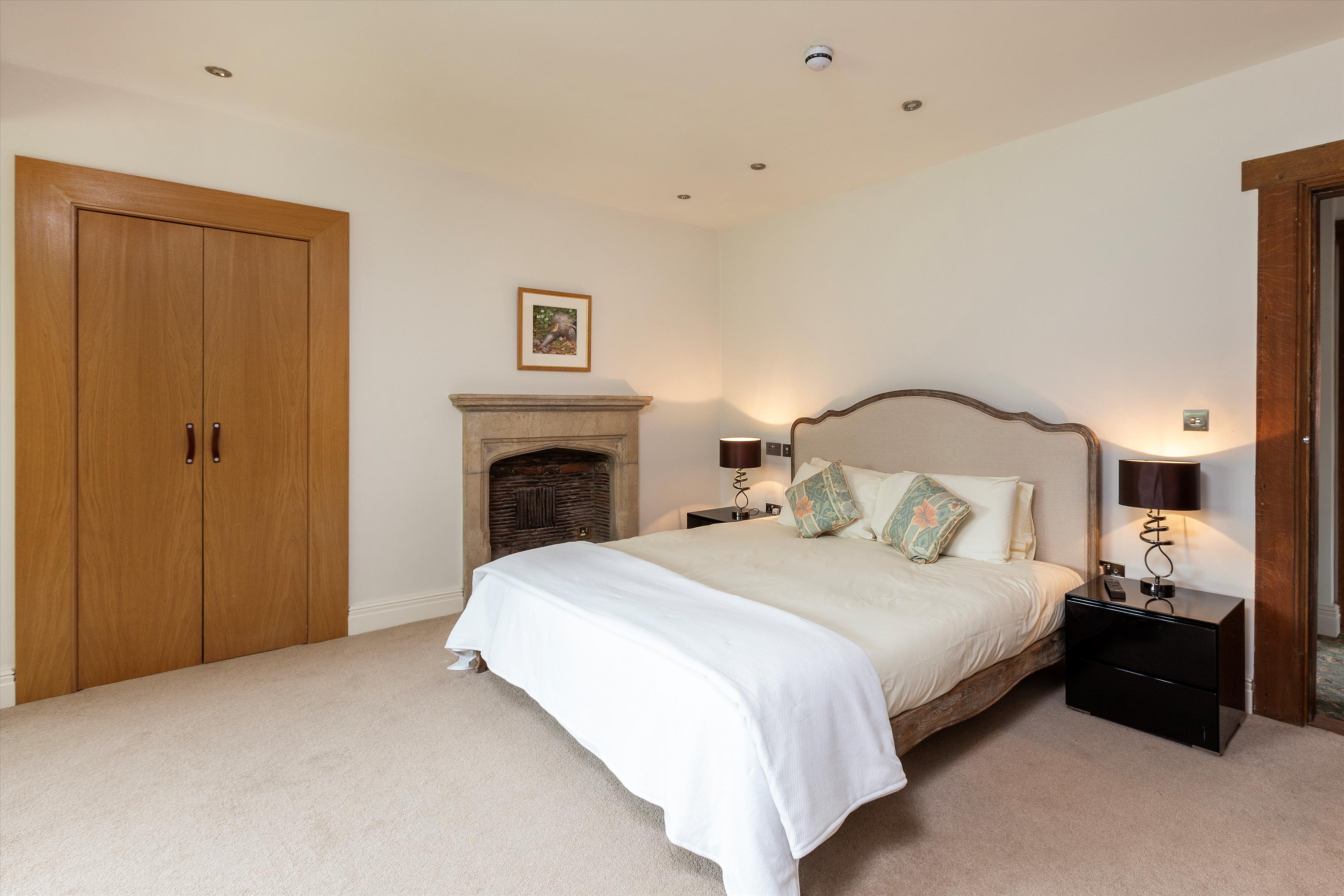 Worplesdon, Guildford, Surrey, GU3 3QG