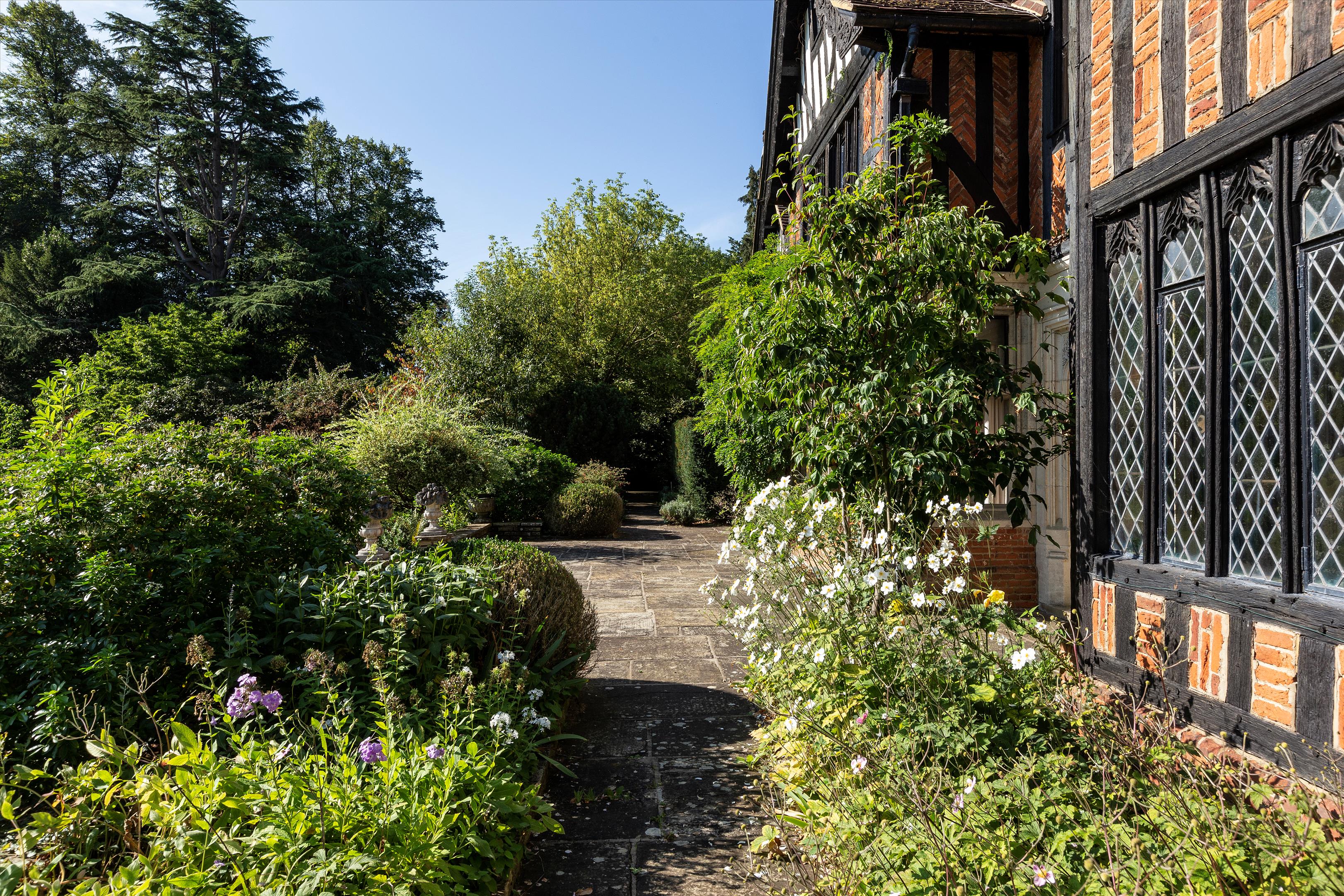 Worplesdon, Guildford, Surrey, GU3 3QG