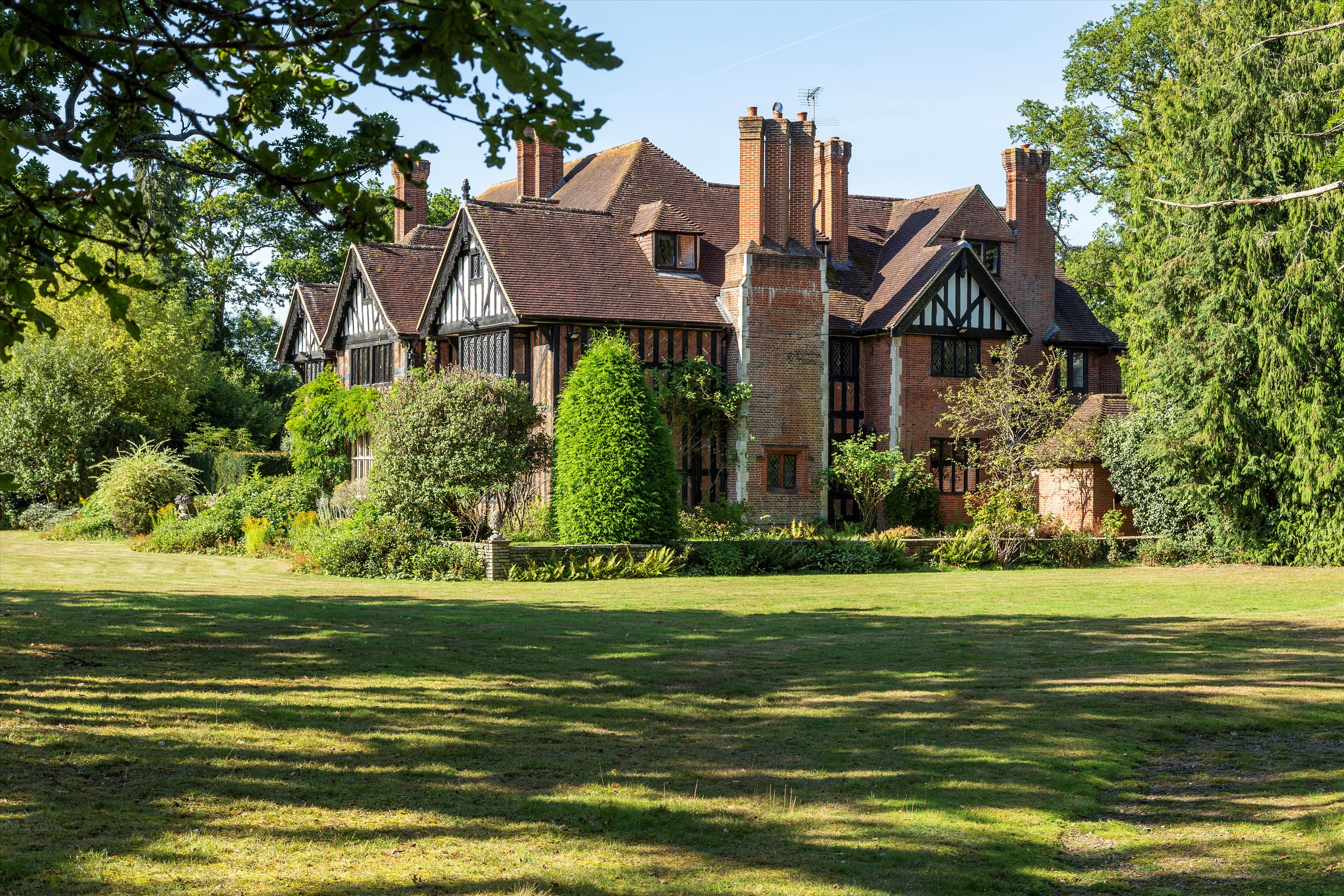 Worplesdon, Guildford, Surrey, GU3 3QG