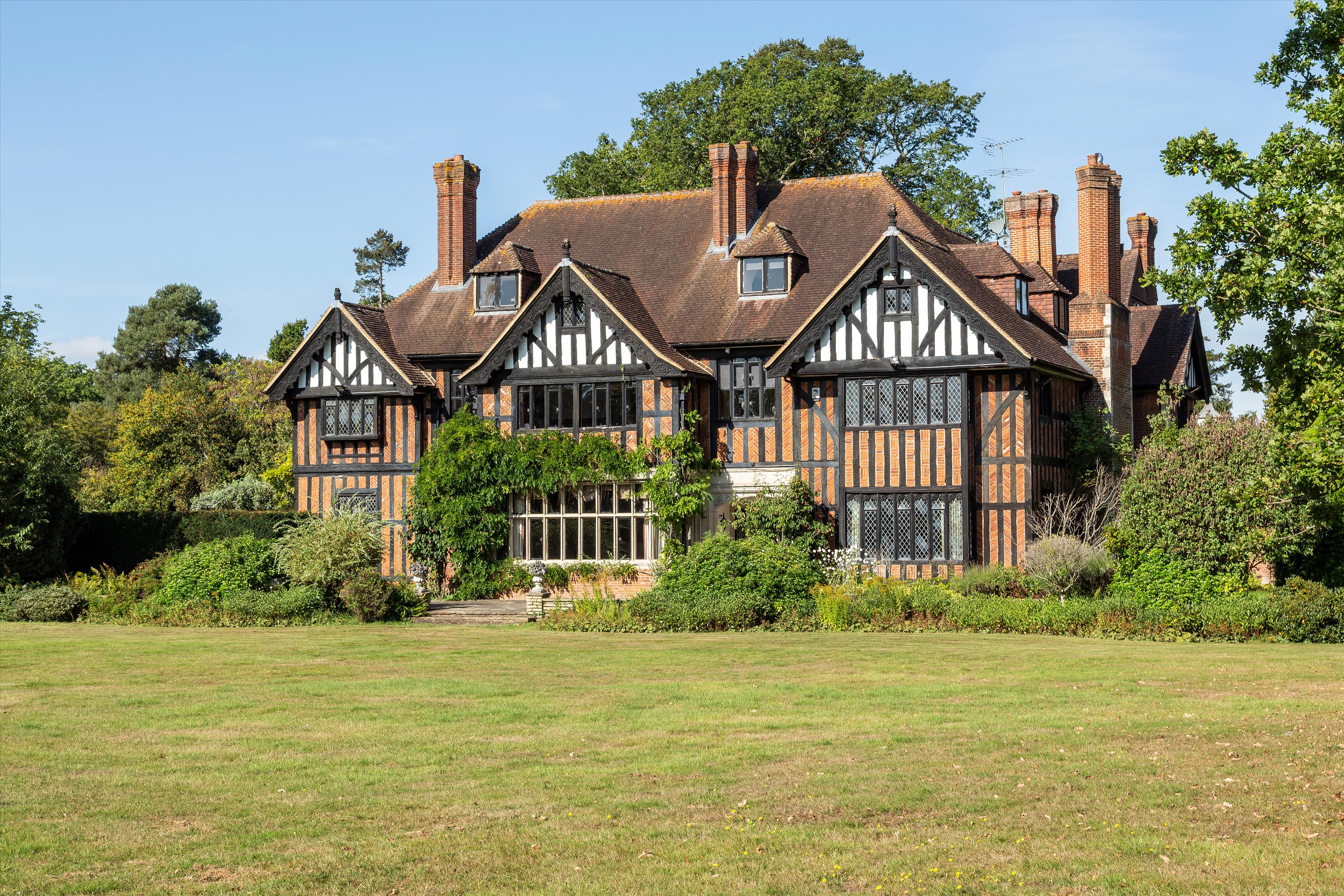 Worplesdon, Guildford, Surrey, GU3 3QG