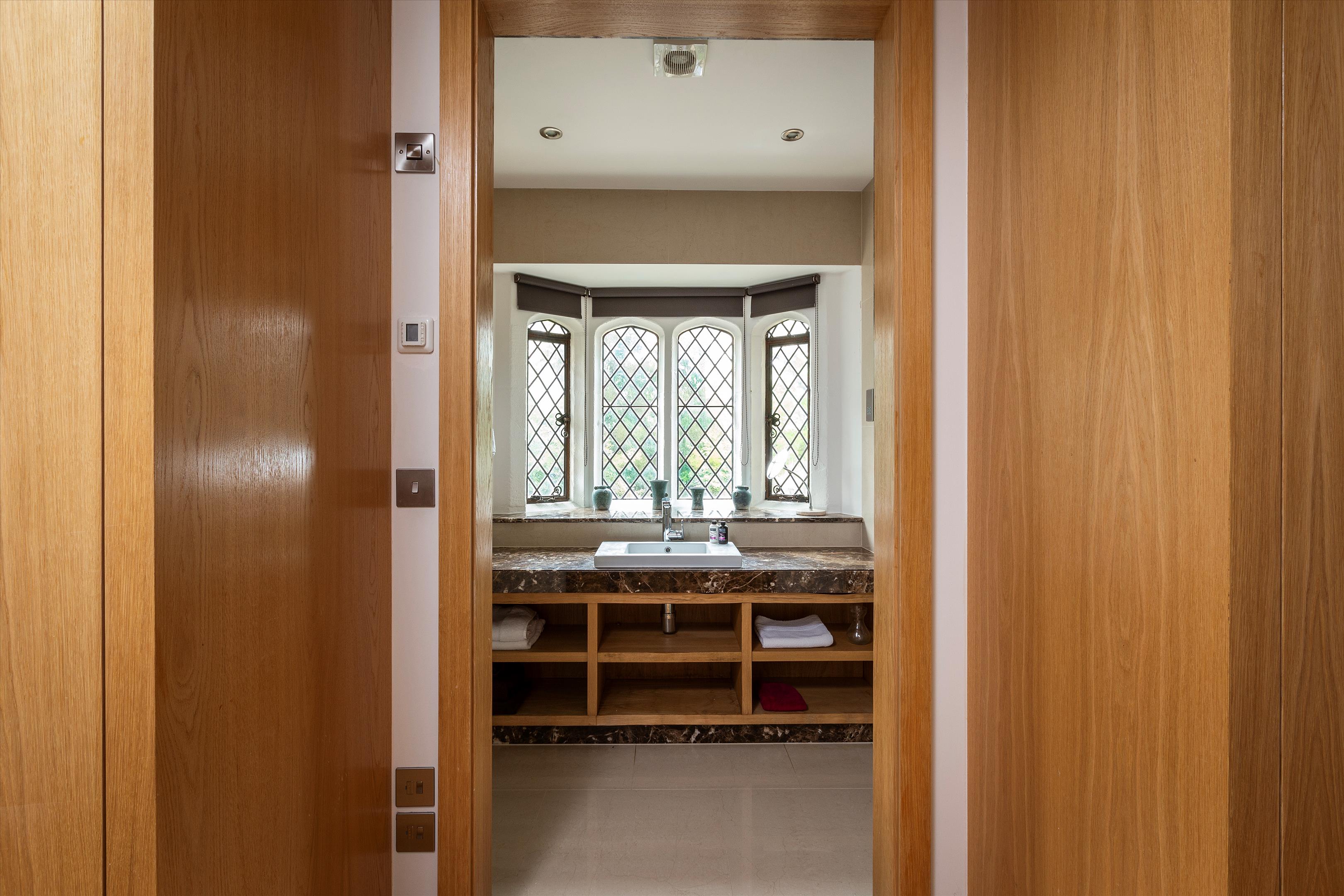 Worplesdon, Guildford, Surrey, GU3 3QG