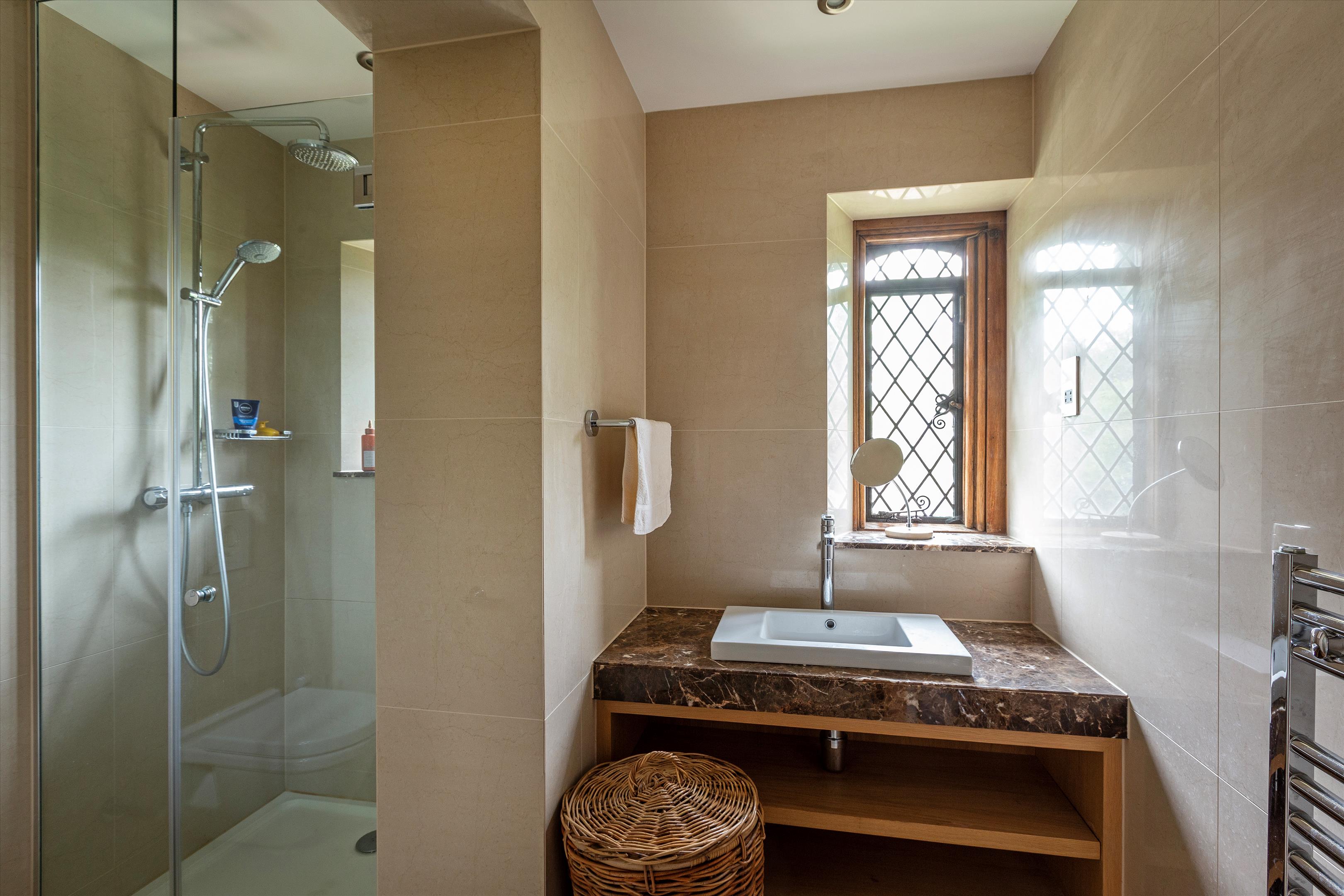 Worplesdon, Guildford, Surrey, GU3 3QG