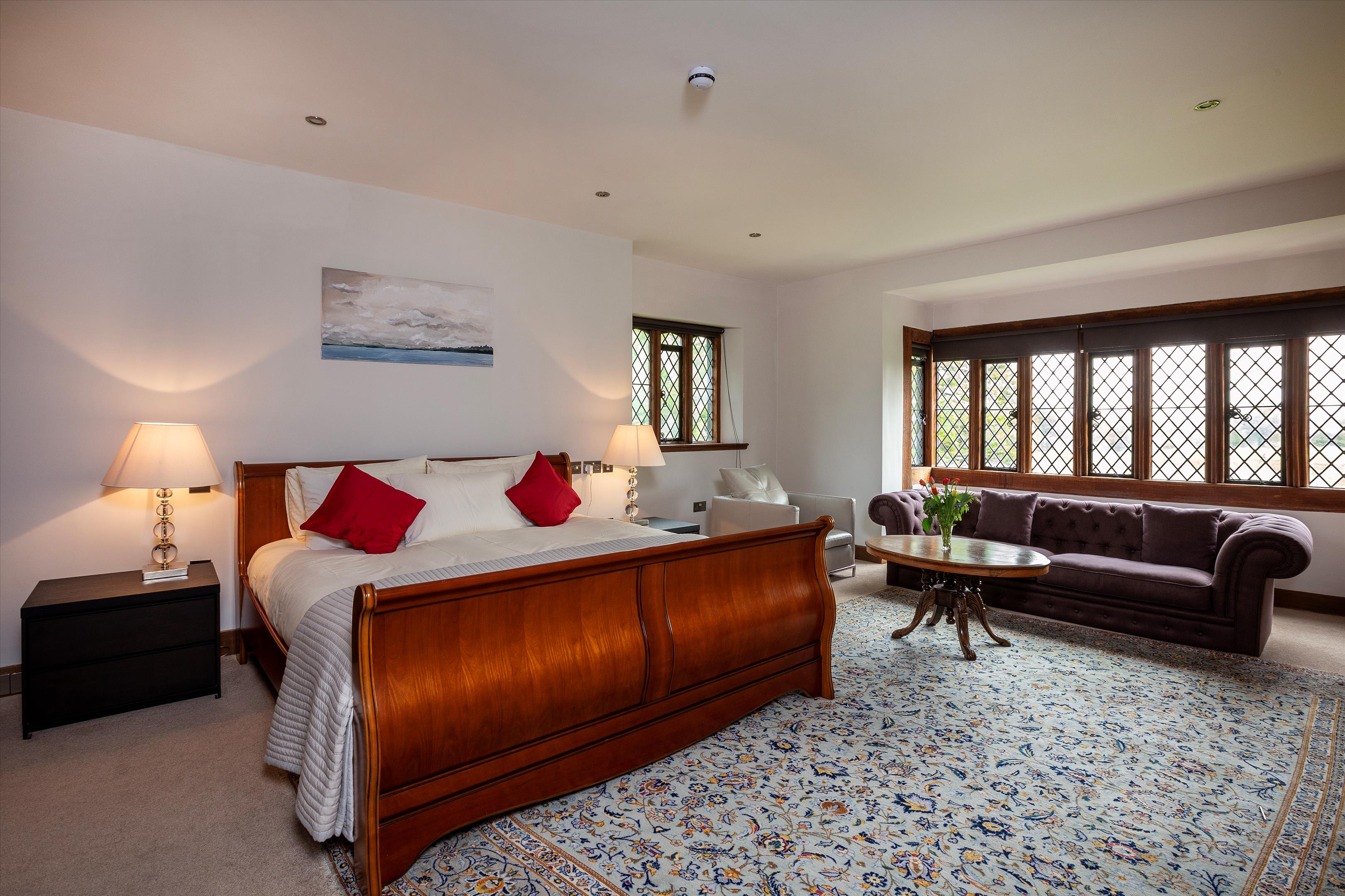 Worplesdon, Guildford, Surrey, GU3 3QG