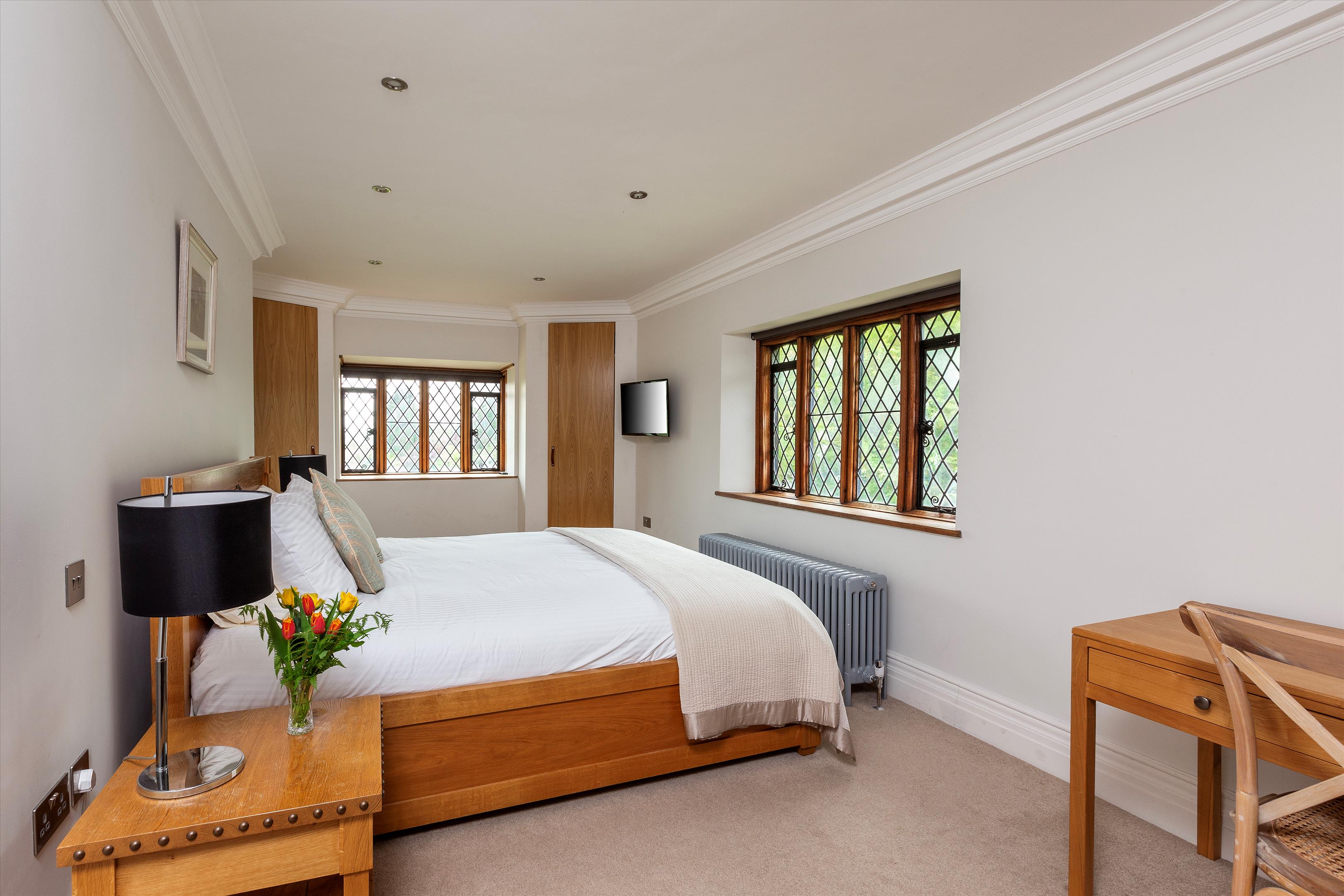 Worplesdon, Guildford, Surrey, GU3 3QG