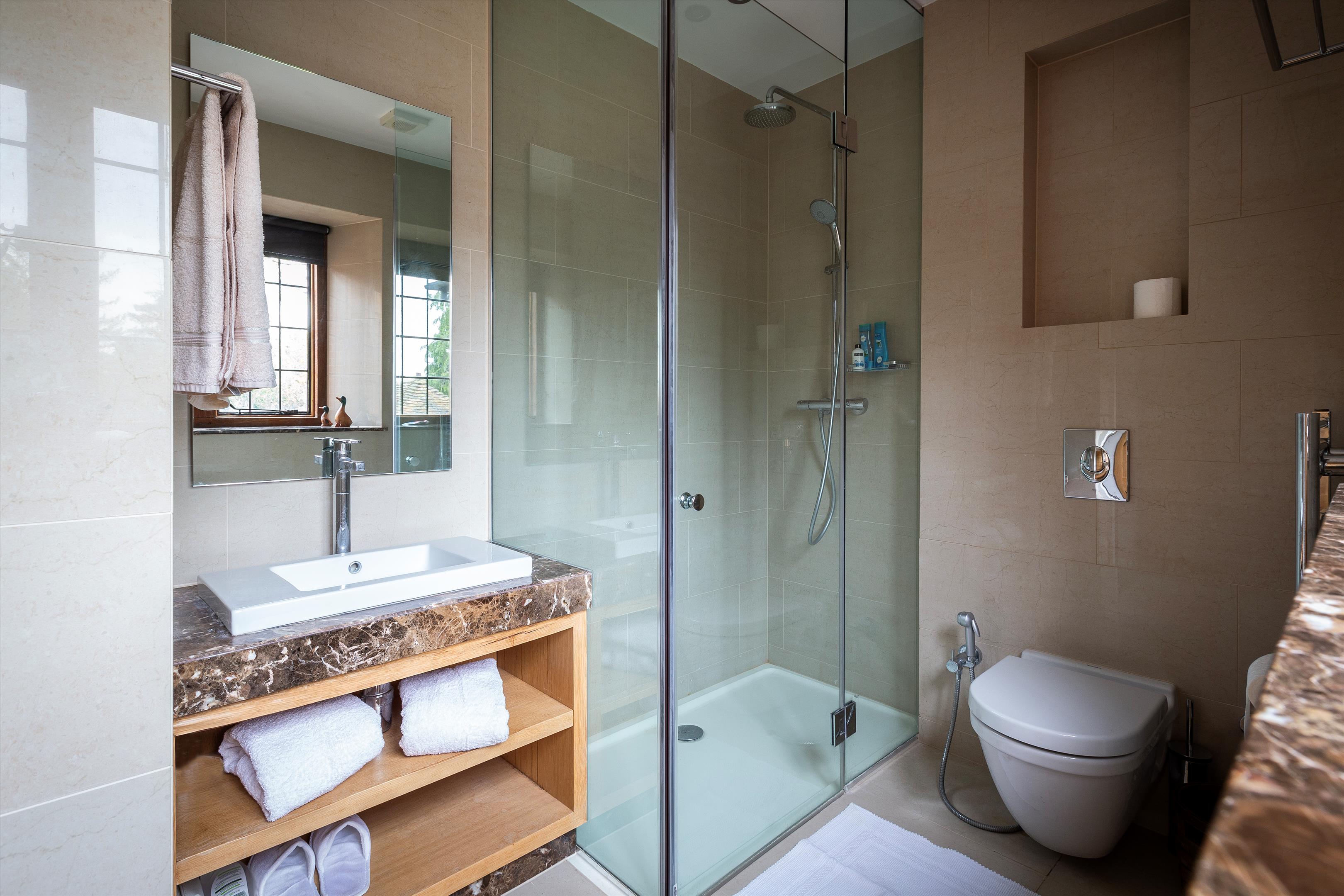 Worplesdon, Guildford, Surrey, GU3 3QG