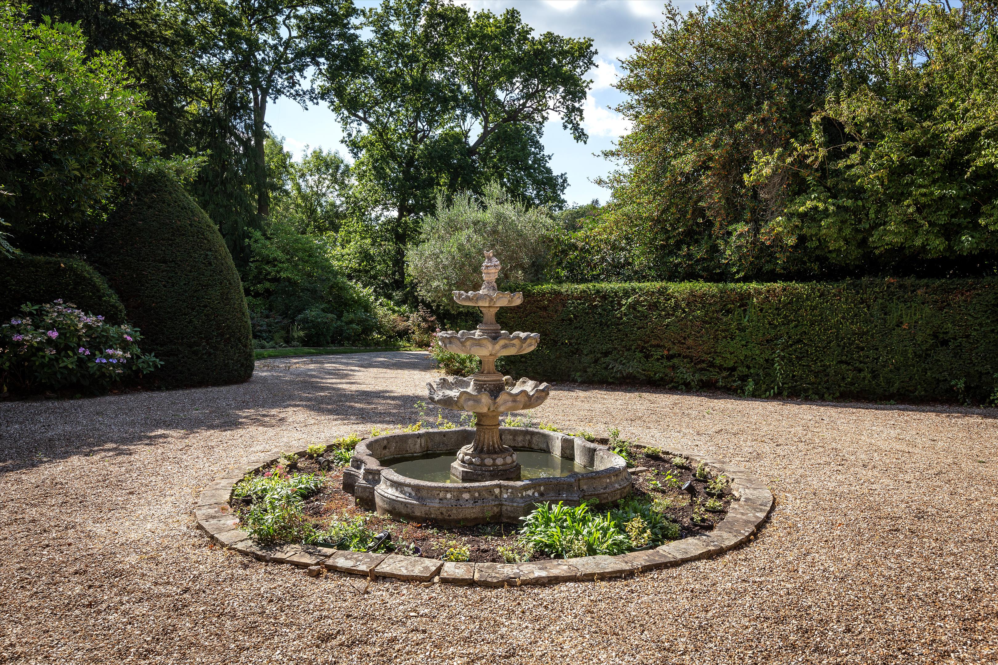 Worplesdon, Guildford, Surrey, GU3 3QG