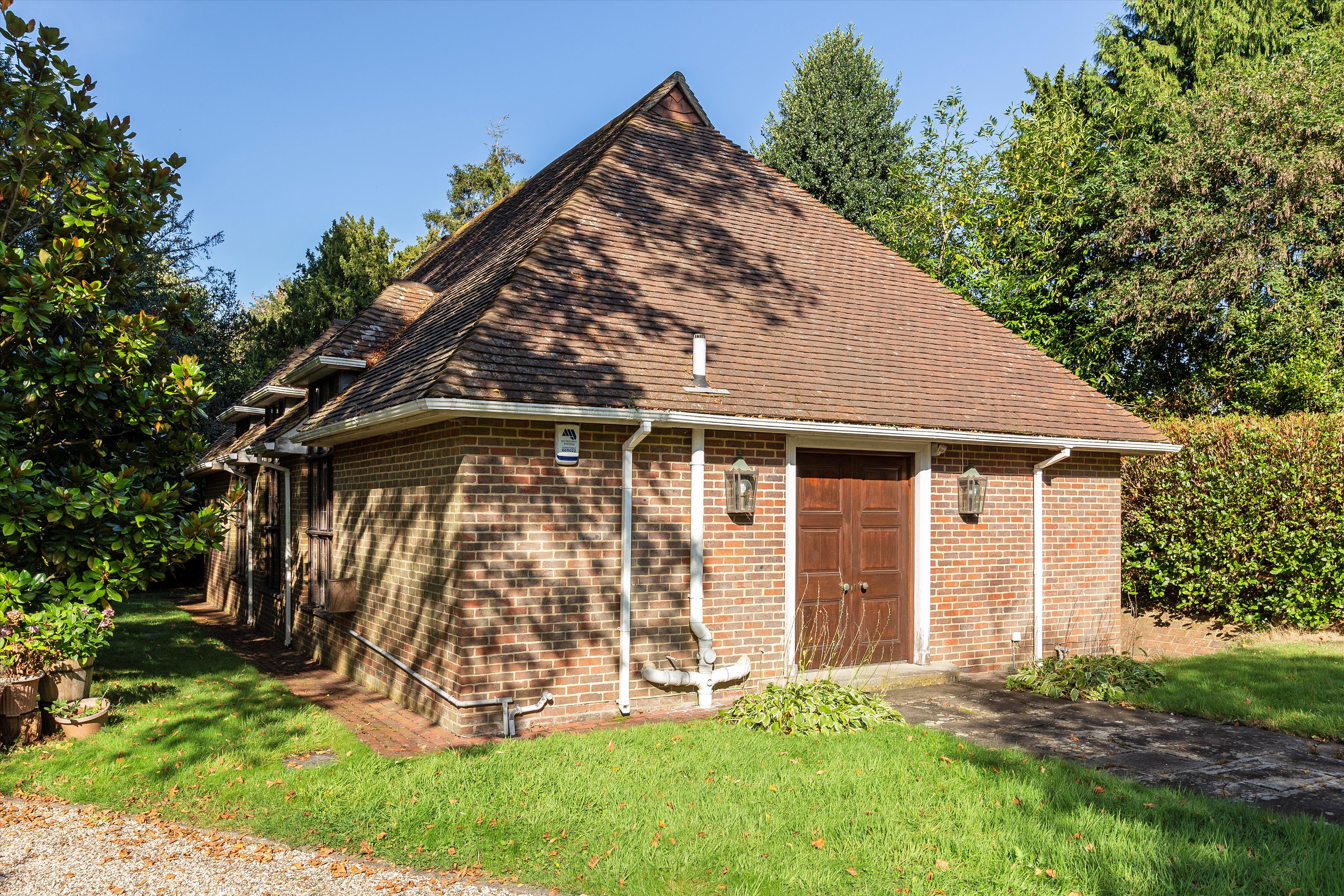 Worplesdon, Guildford, Surrey, GU3 3QG