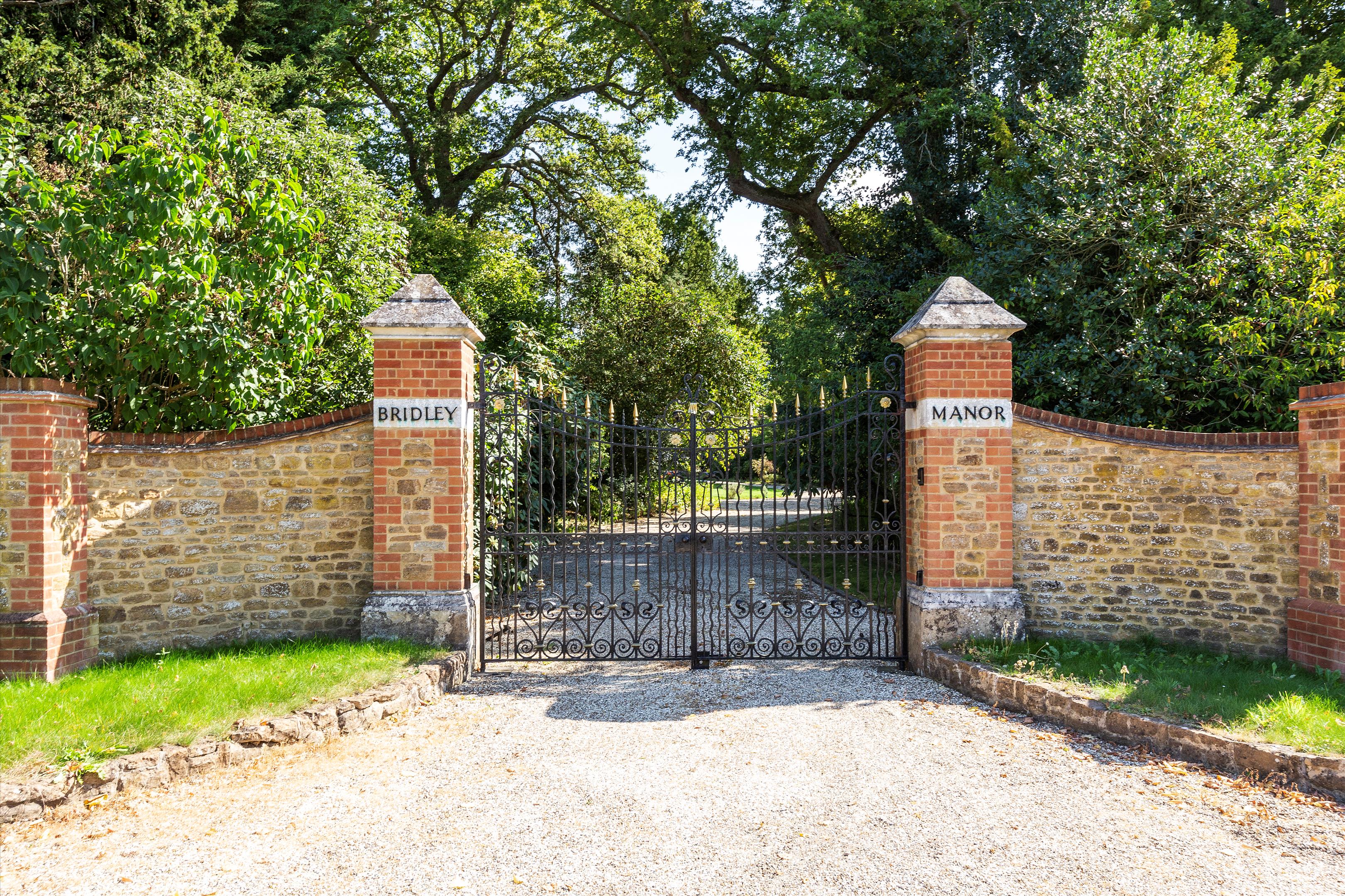Worplesdon, Guildford, Surrey, GU3 3QG