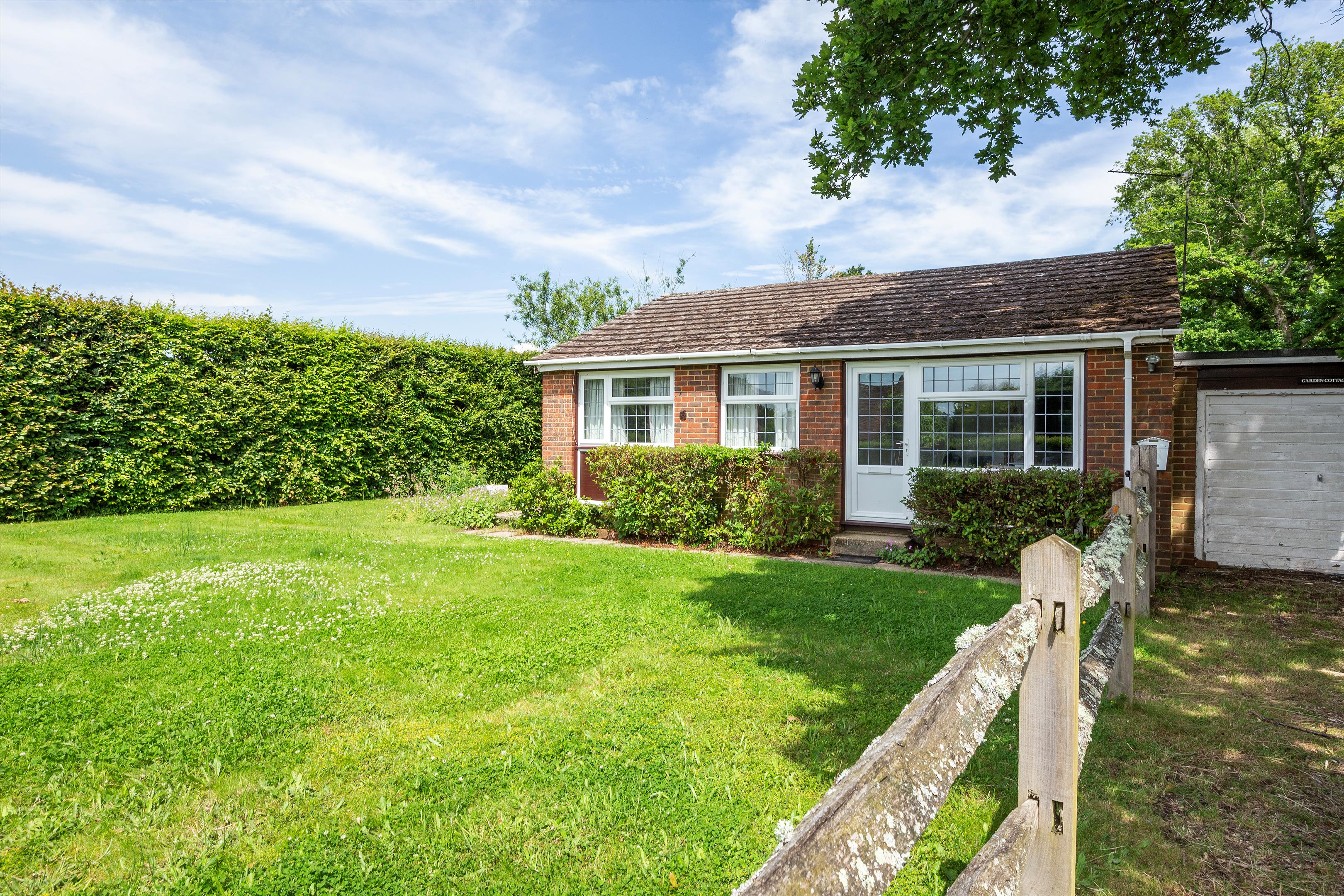 The Common, Dunsfold, Godalming, Surrey, GU8