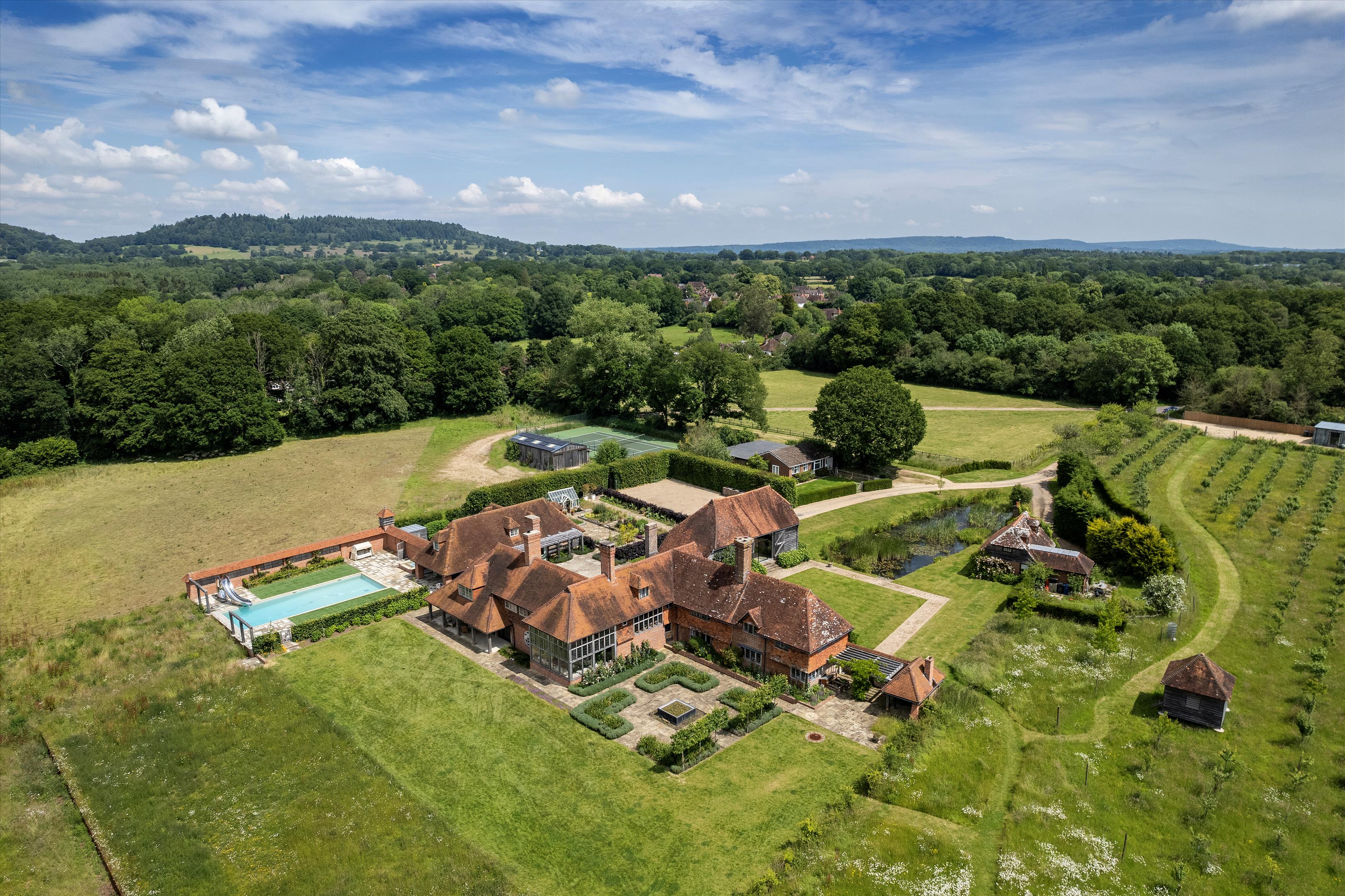 The Common, Dunsfold, Godalming, Surrey, GU8