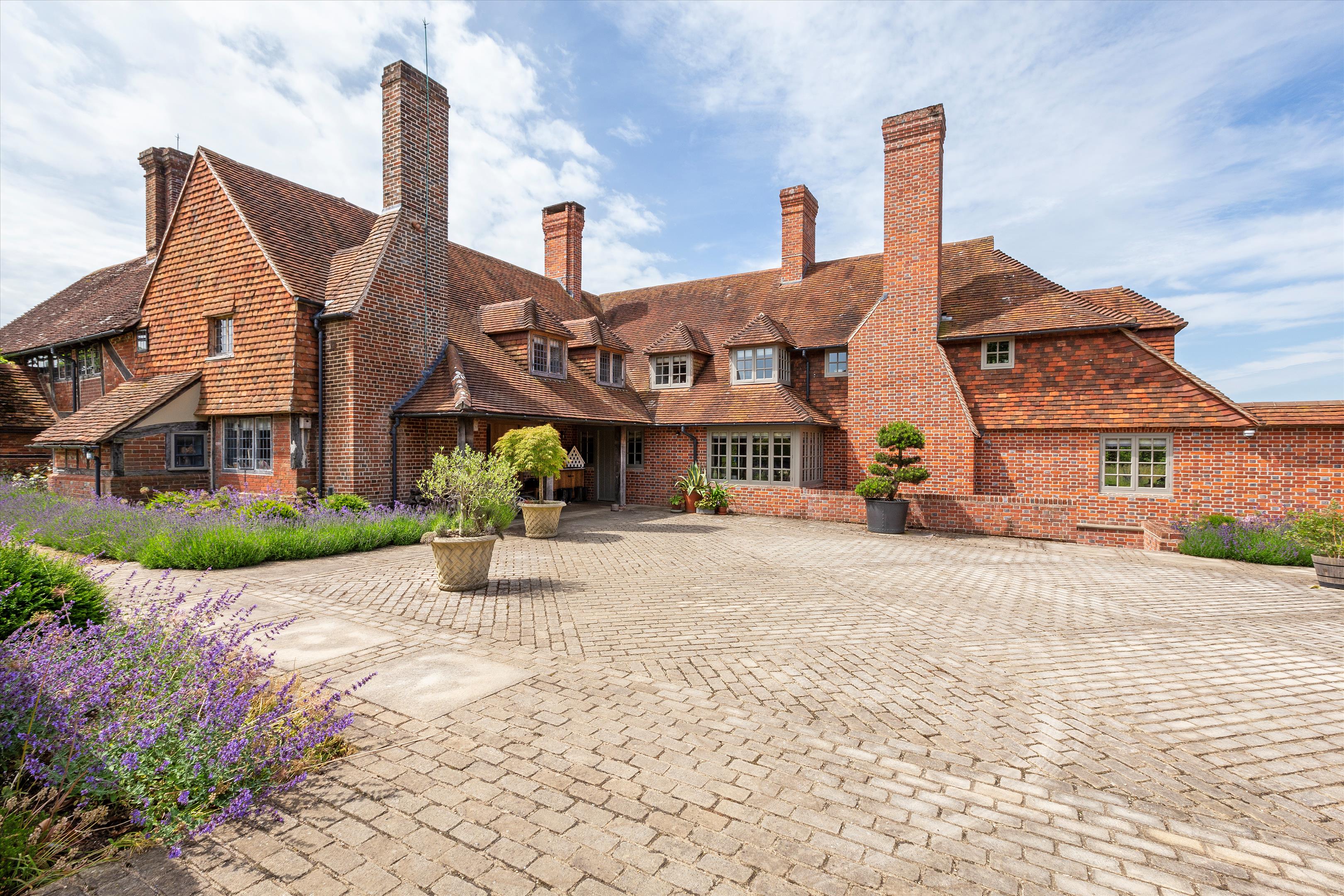 The Common, Dunsfold, Godalming, Surrey, GU8