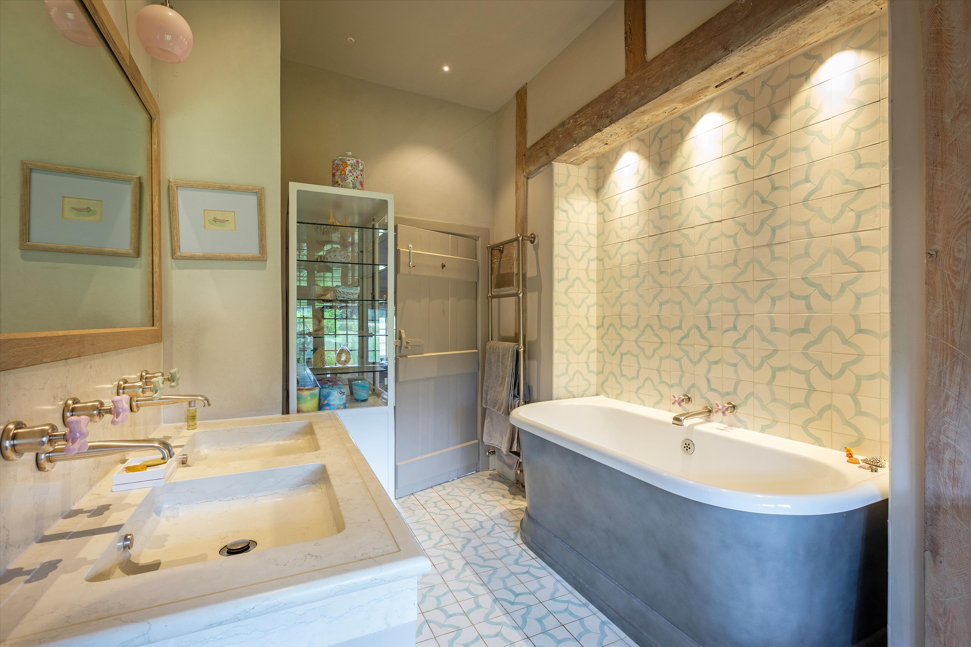 The Common, Dunsfold, Godalming, Surrey, GU8