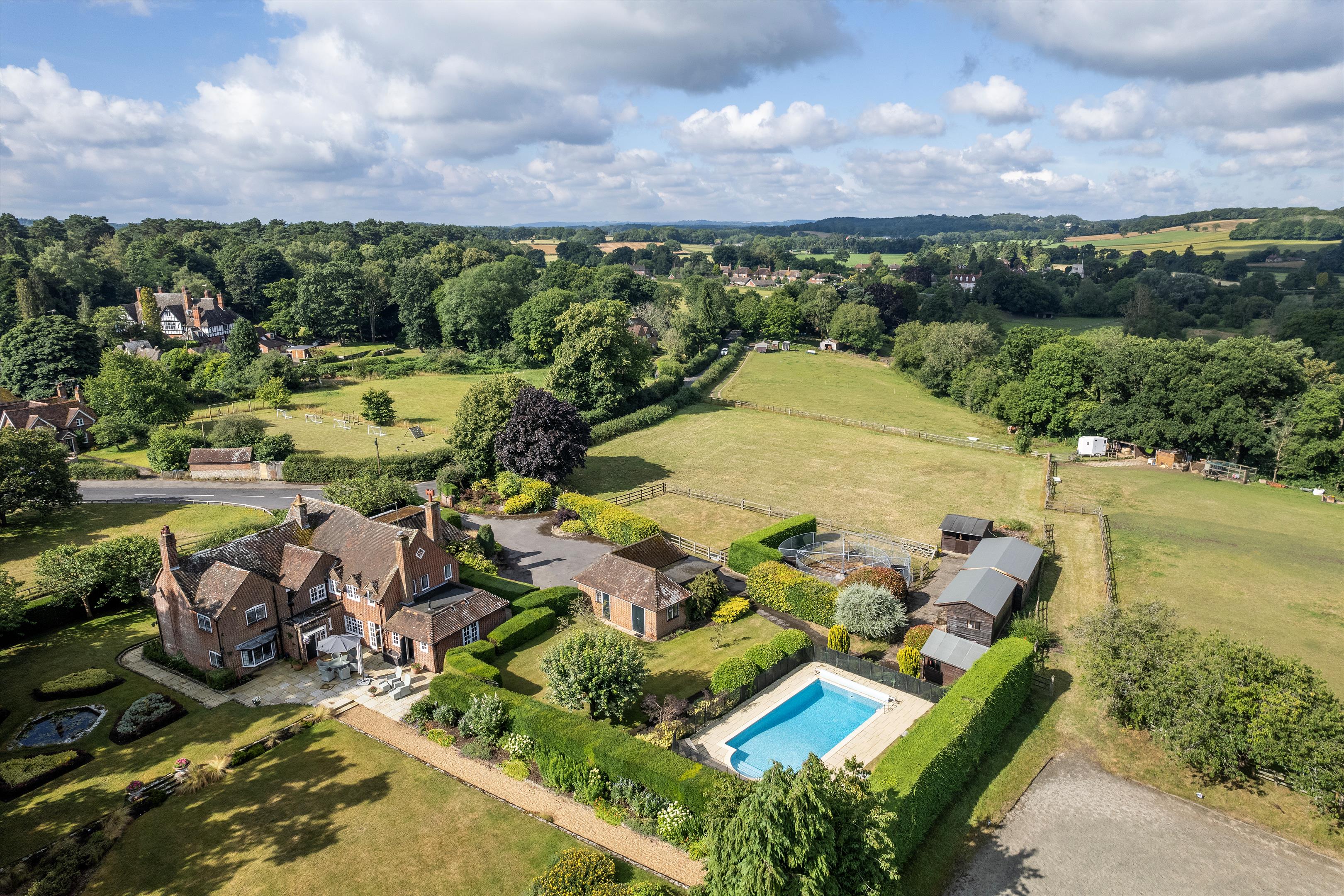 The Street, Frensham, Farnham, Surrey GU10