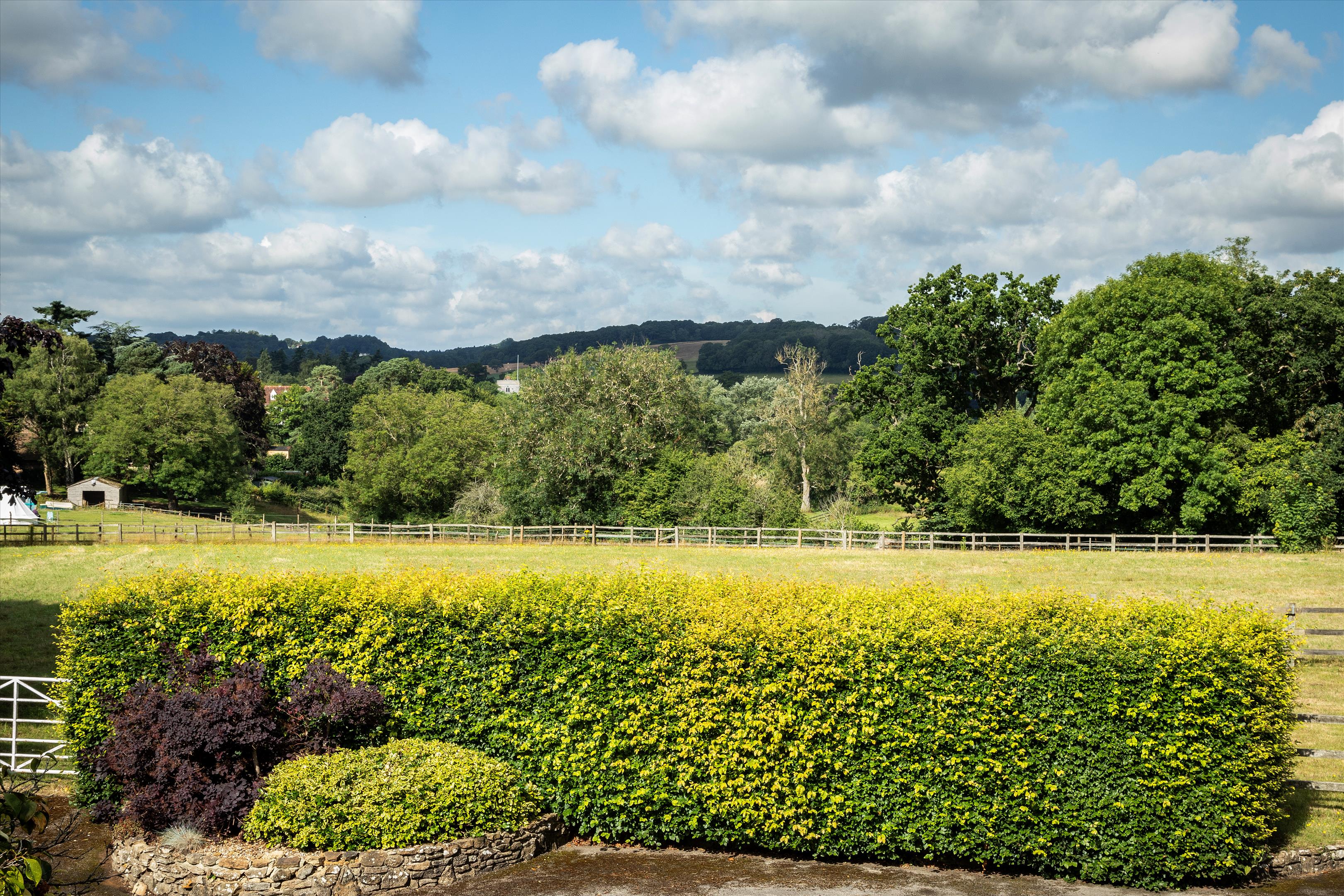 The Street, Frensham, Farnham, Surrey GU10
