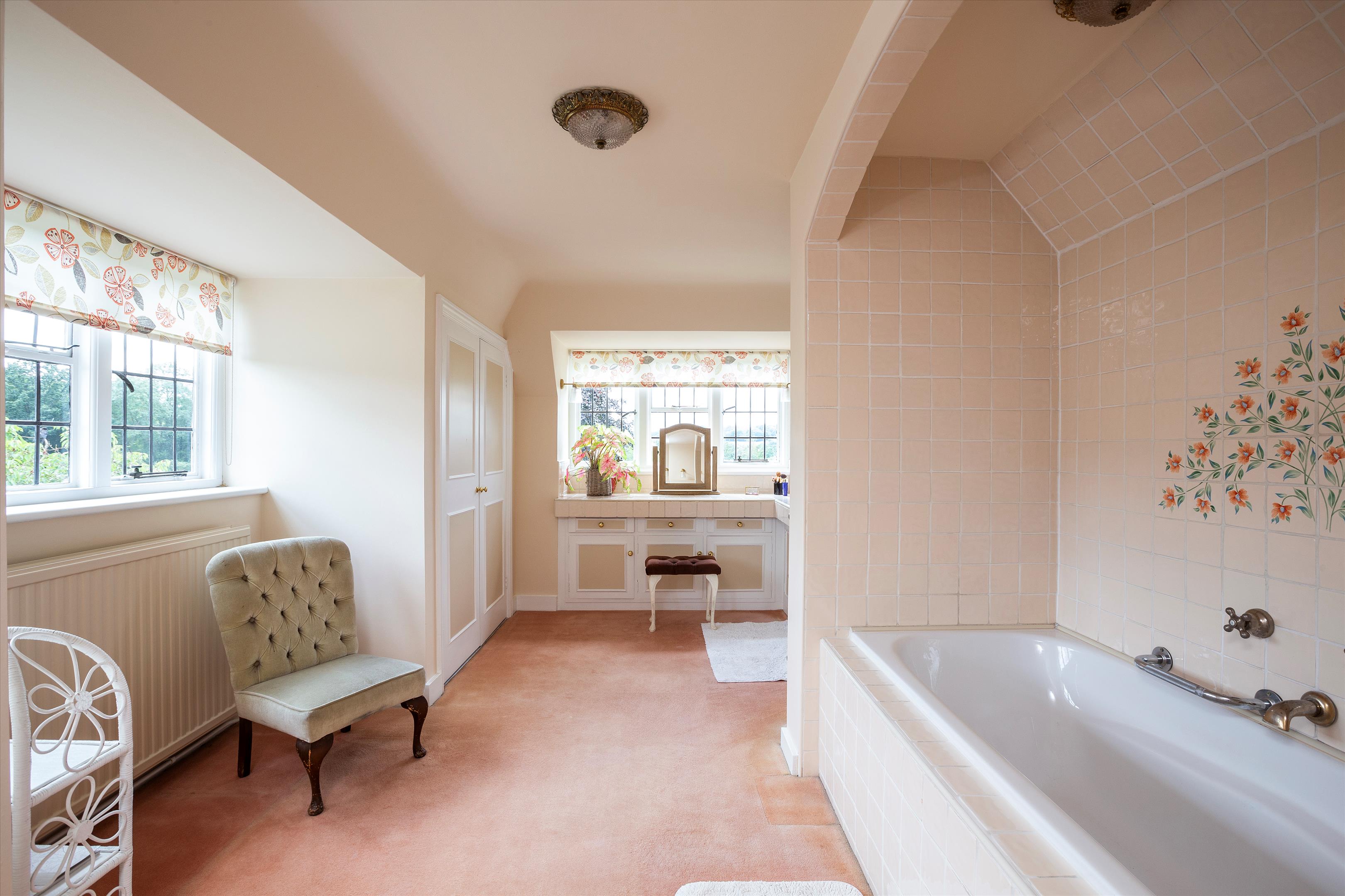 The Street, Frensham, Farnham, Surrey GU10