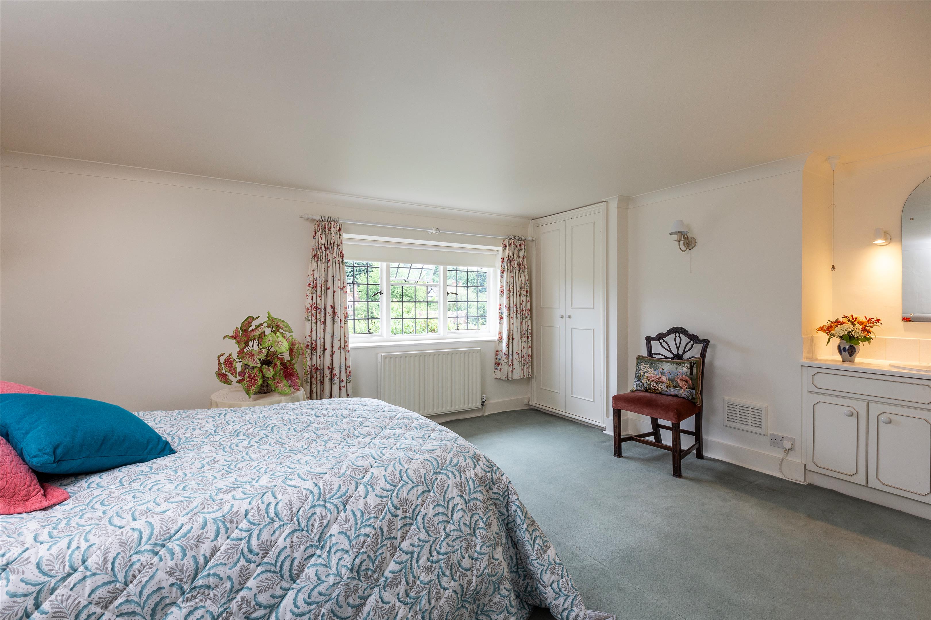 The Street, Frensham, Farnham, Surrey GU10