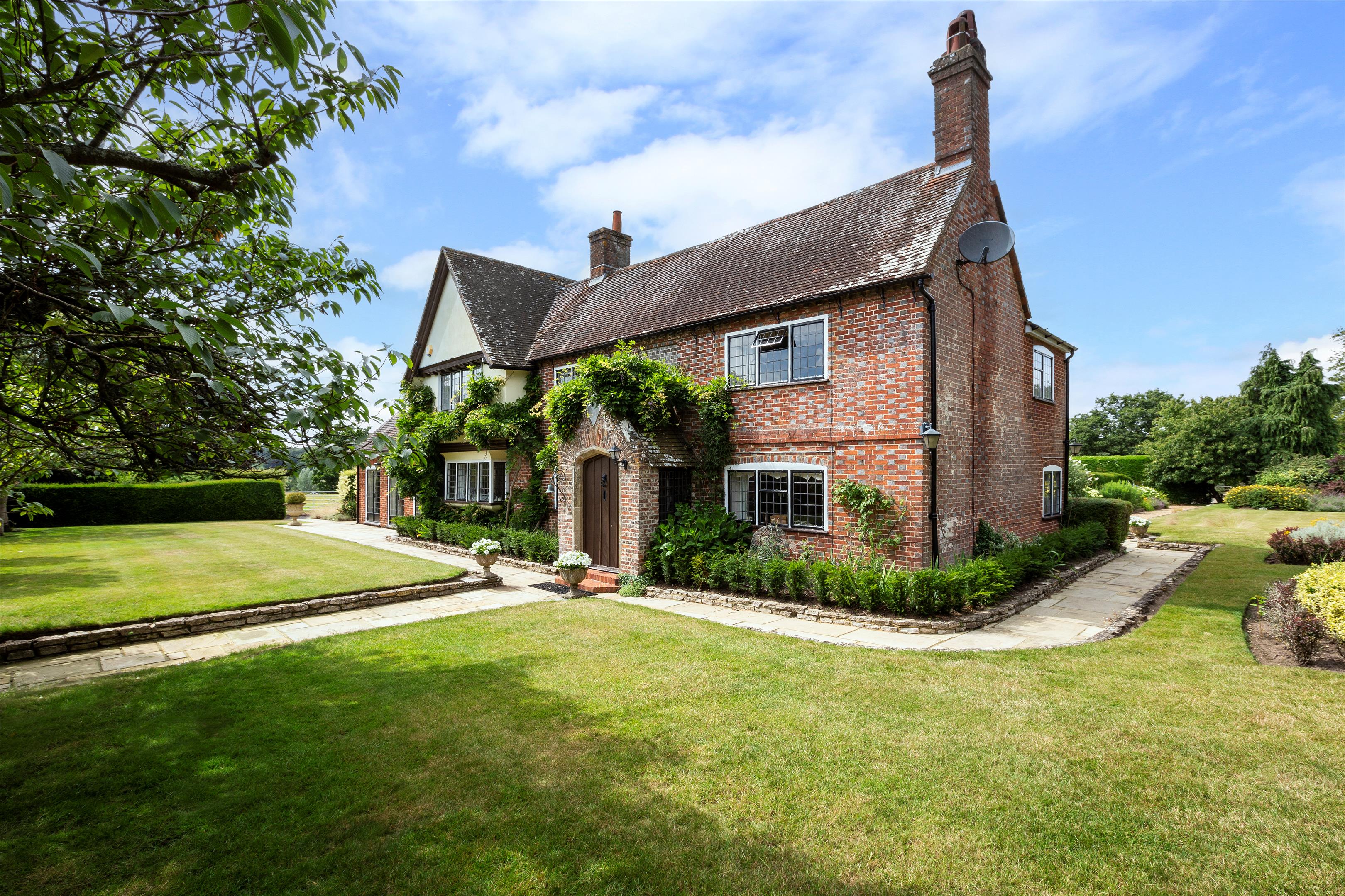 The Street, Frensham, Farnham, Surrey GU10
