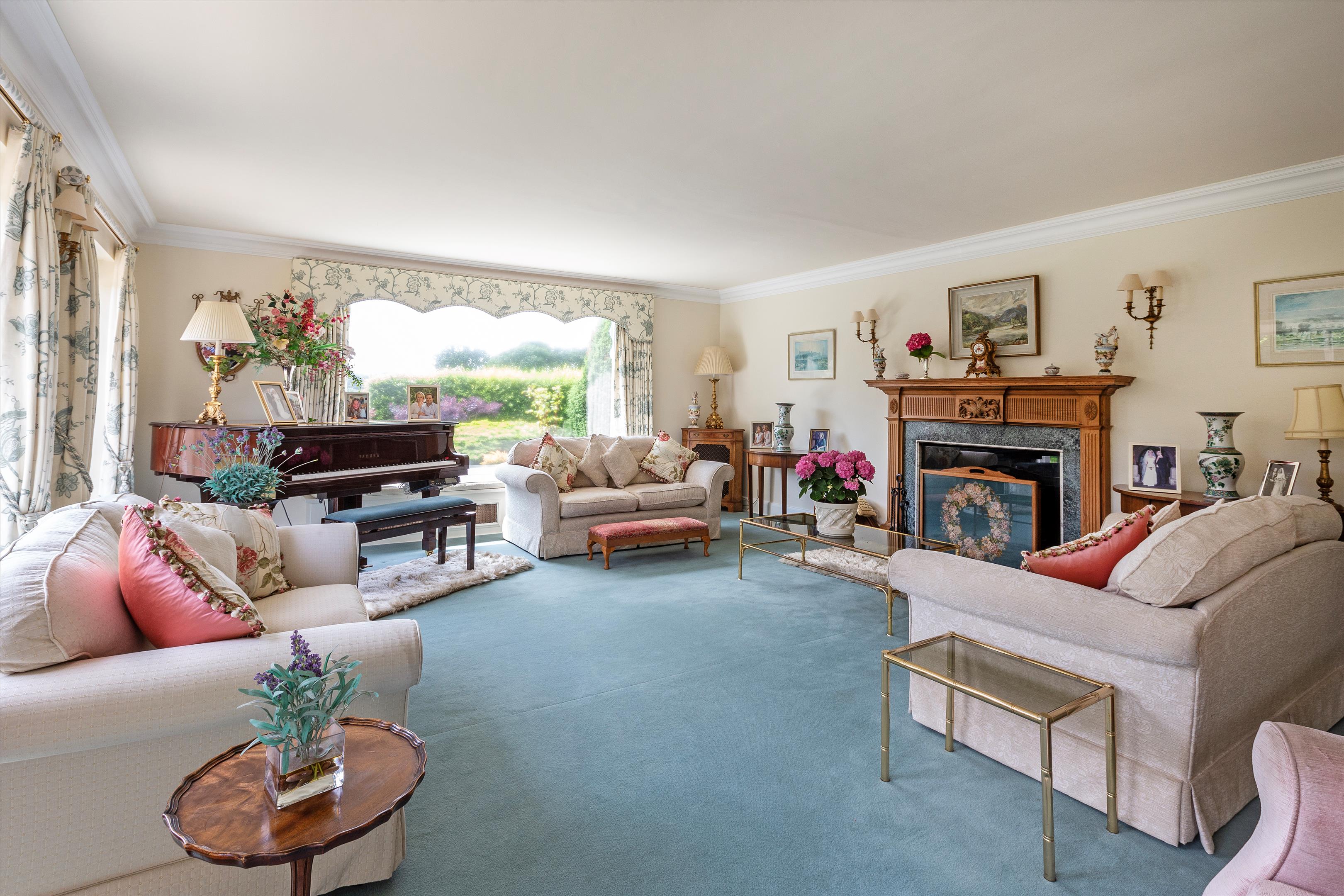 The Street, Frensham, Farnham, Surrey GU10